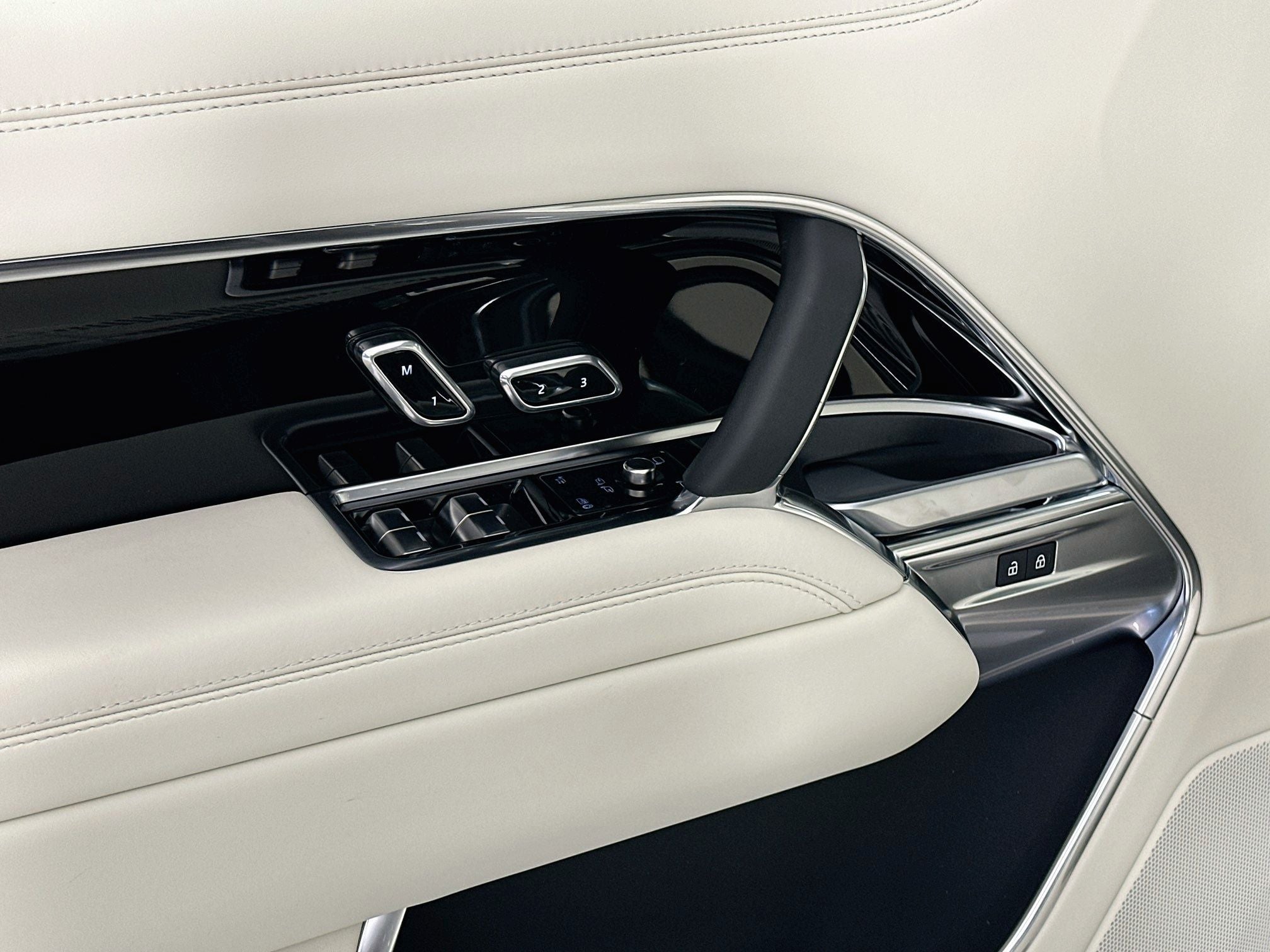 2027 Land Rover Range Rover SE LWB