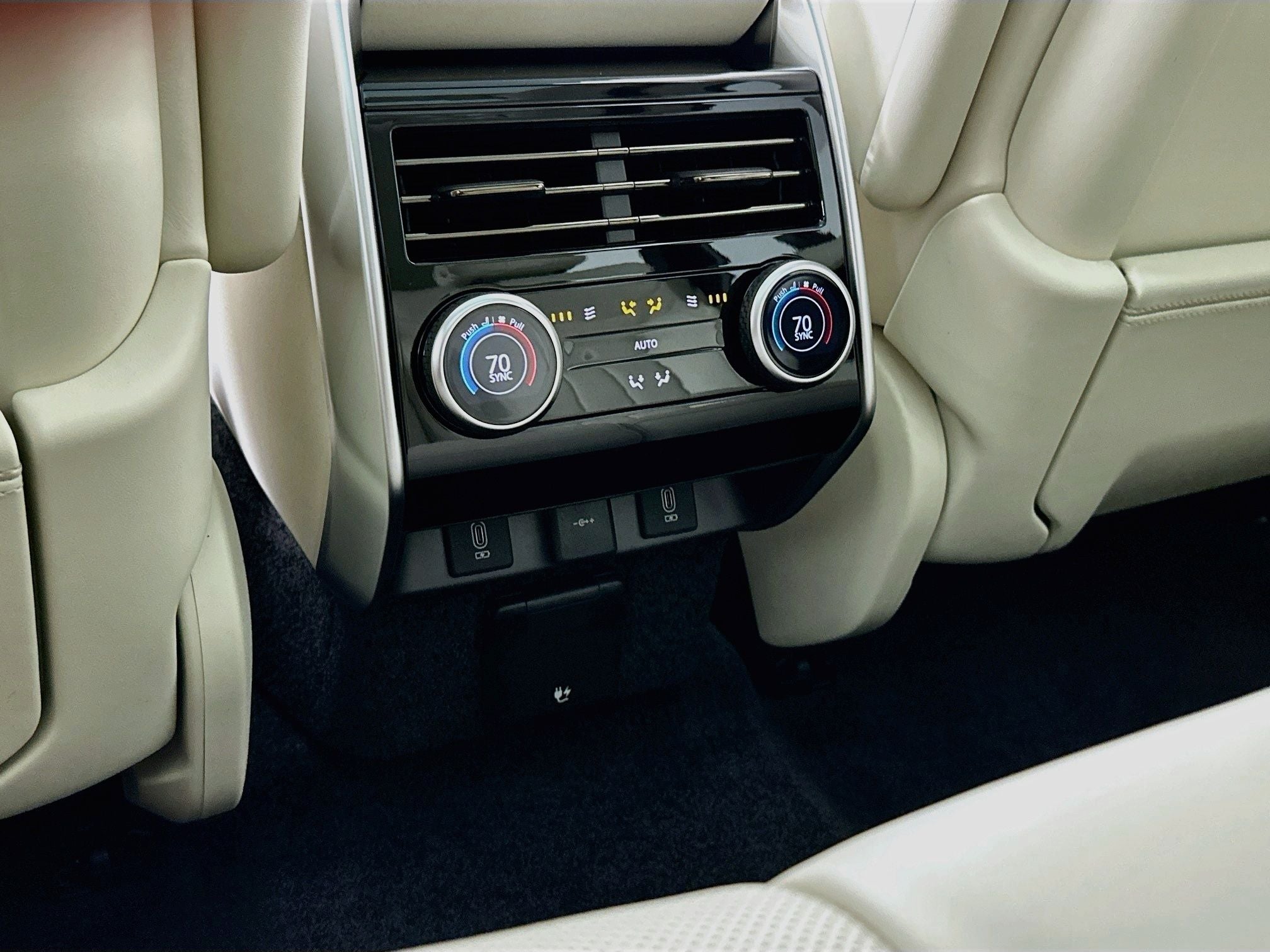 2027 Land Rover Range Rover SE LWB