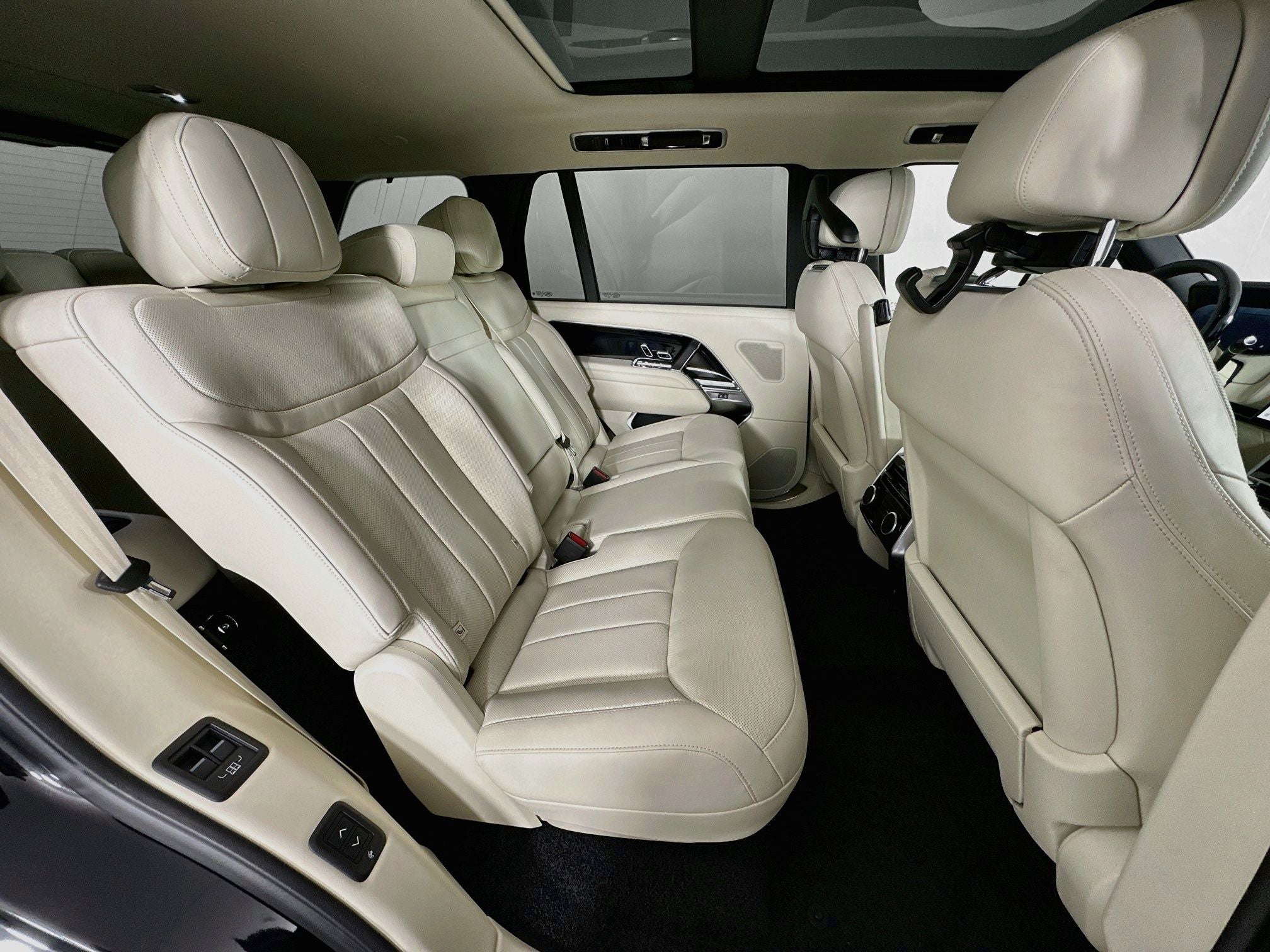 2027 Land Rover Range Rover SE LWB