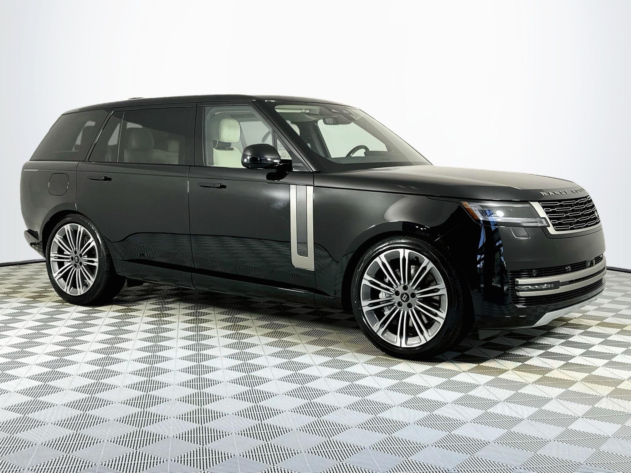 2027 Land Rover Range Rover SE LWB