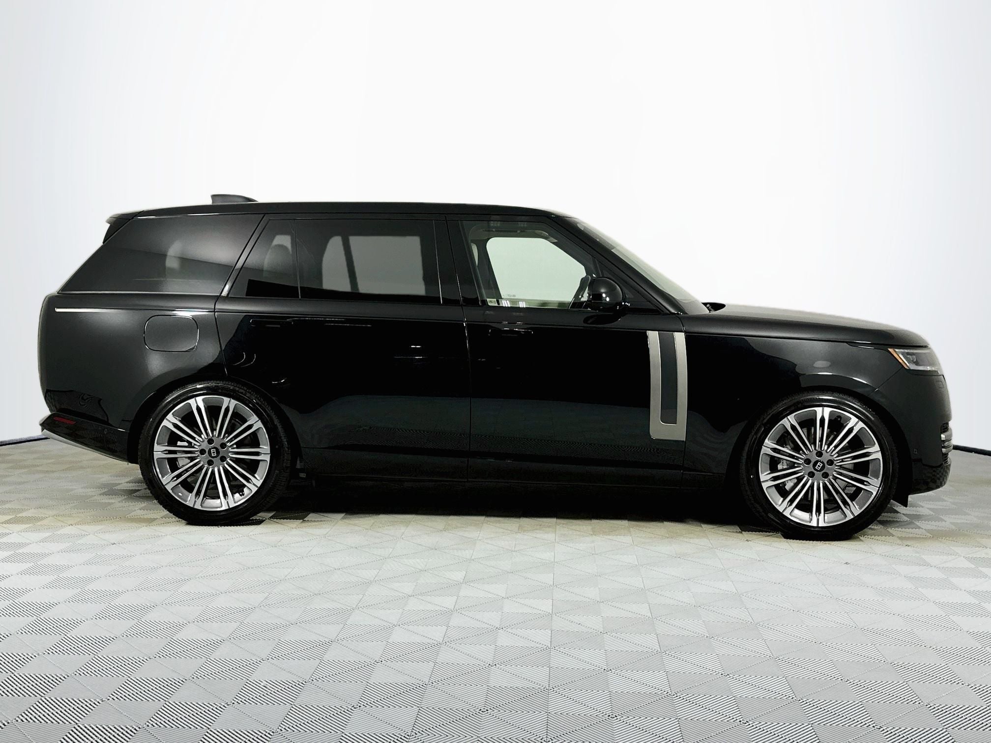 2027 Land Rover Range Rover SE LWB