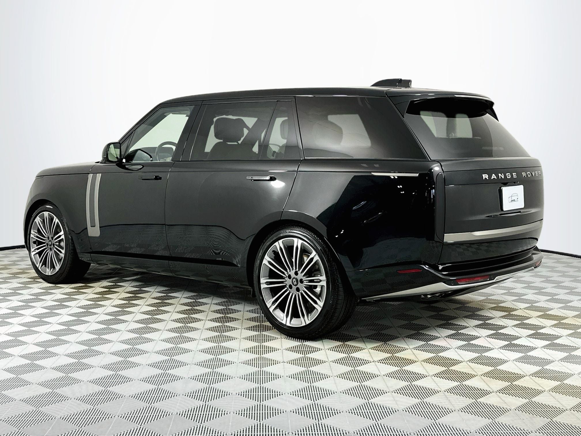 2027 Land Rover Range Rover SE LWB