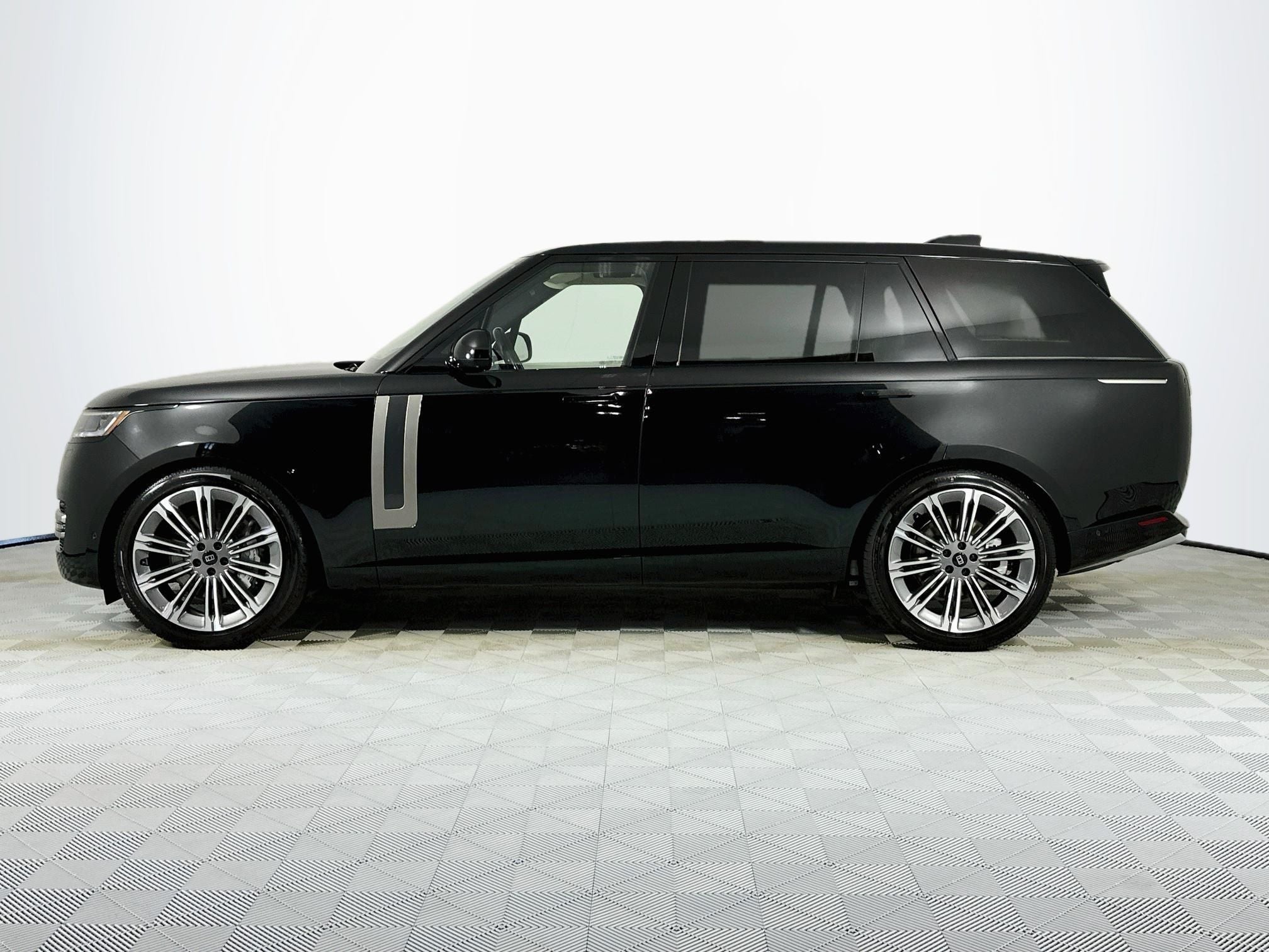 2027 Land Rover Range Rover SE LWB