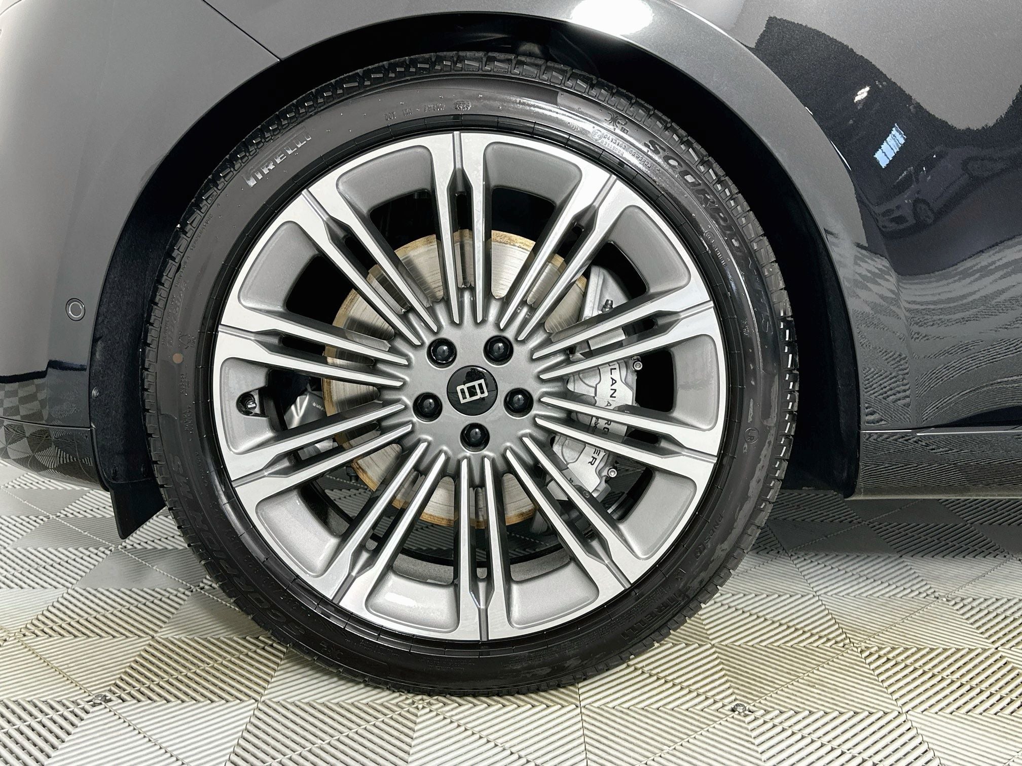 2027 Land Rover Range Rover SE LWB