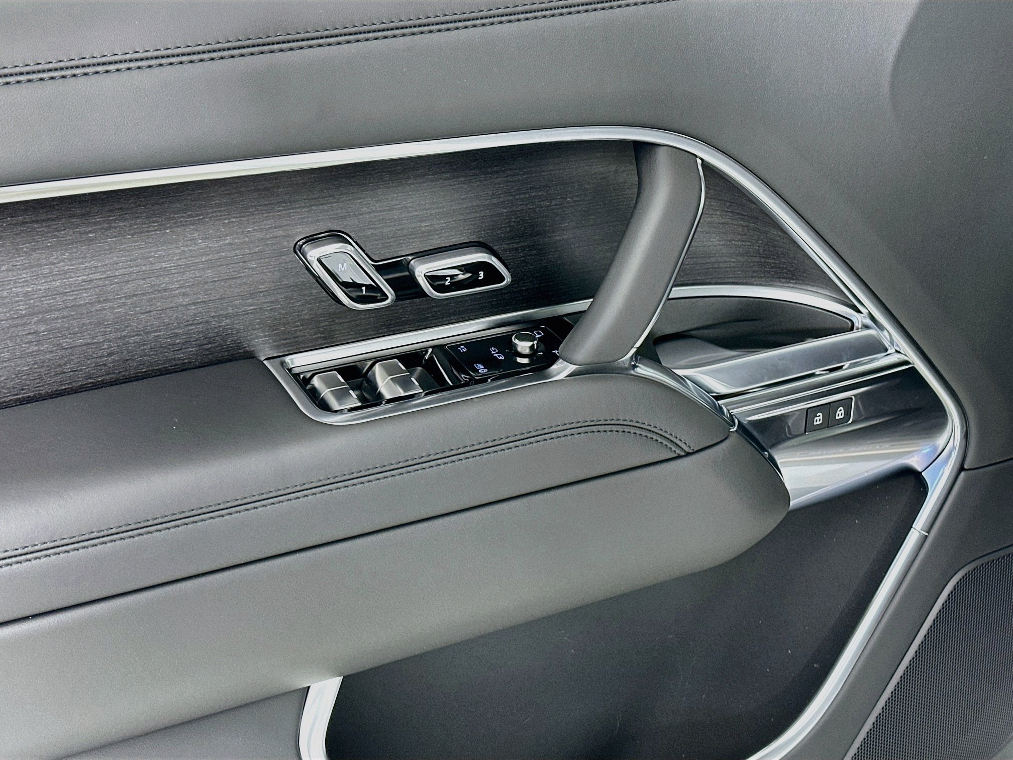 2027 Land Rover Range Rover SE LWB