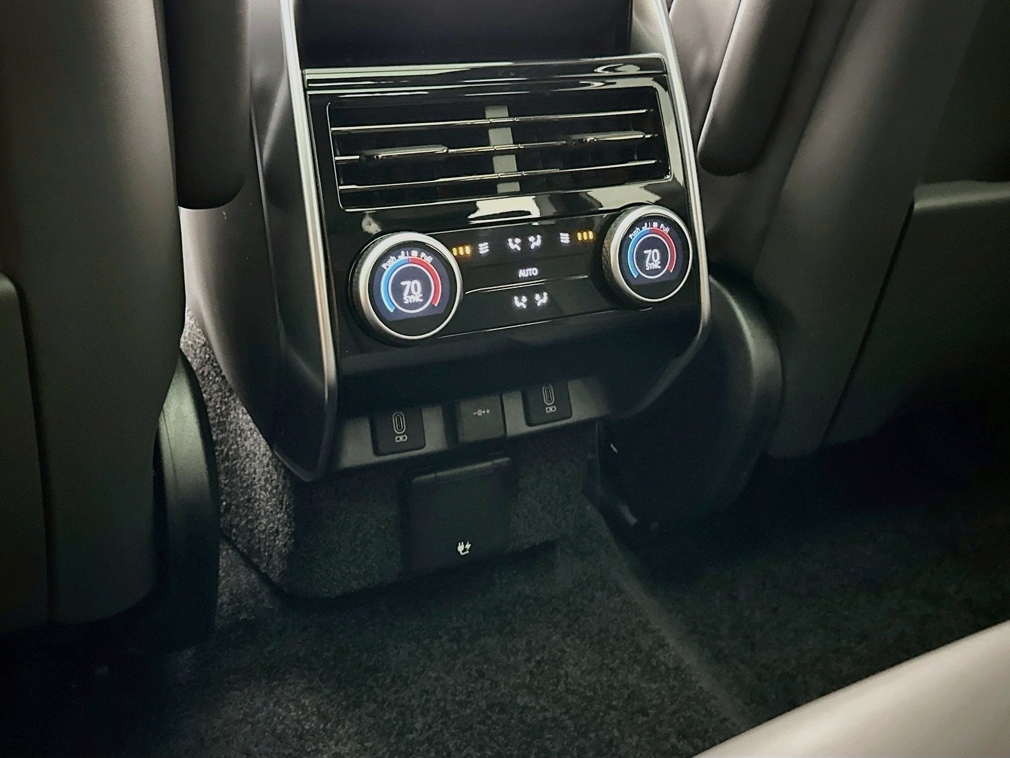 2027 Land Rover Range Rover SE LWB