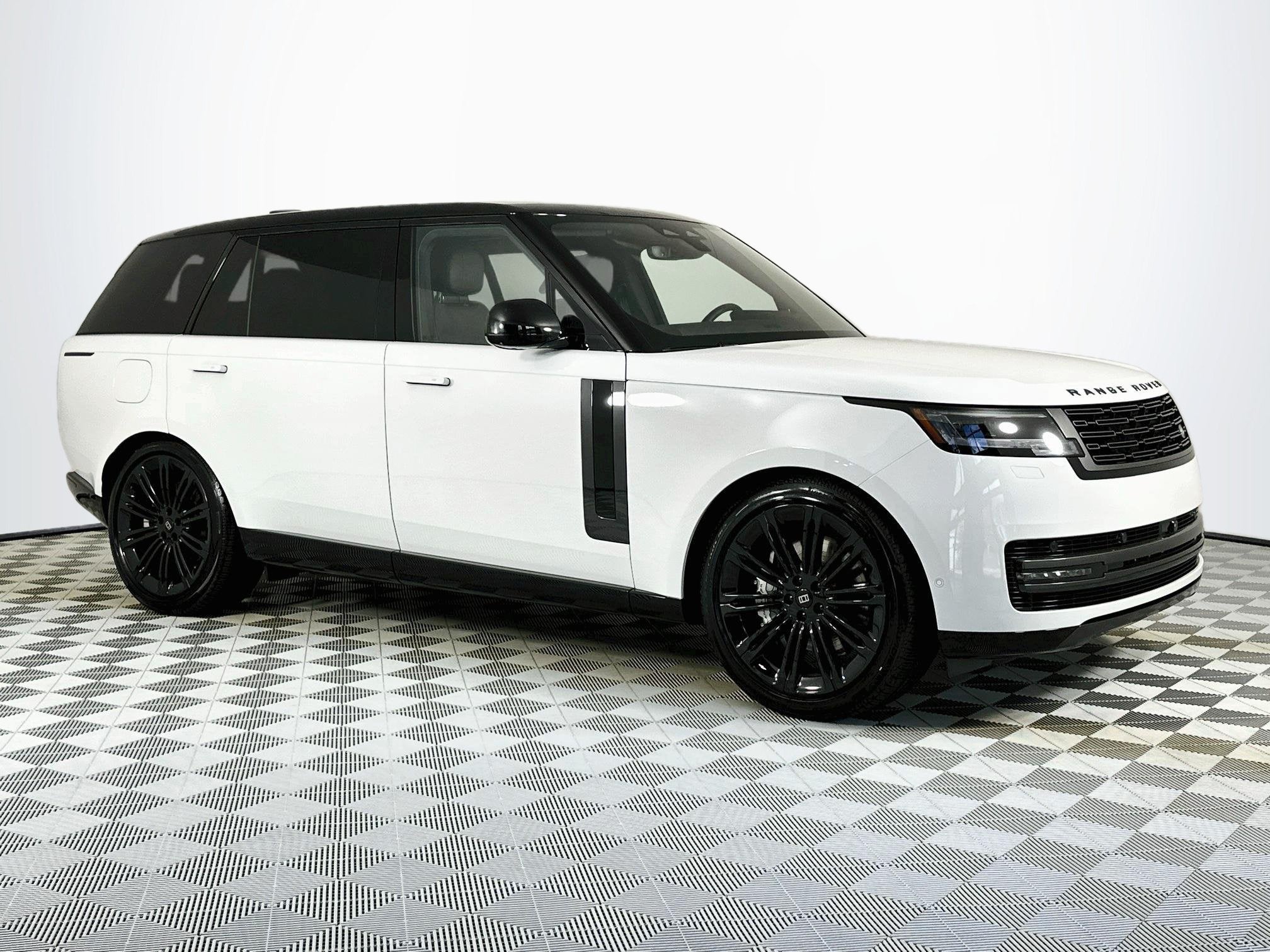 2027 Land Rover Range Rover SE LWB