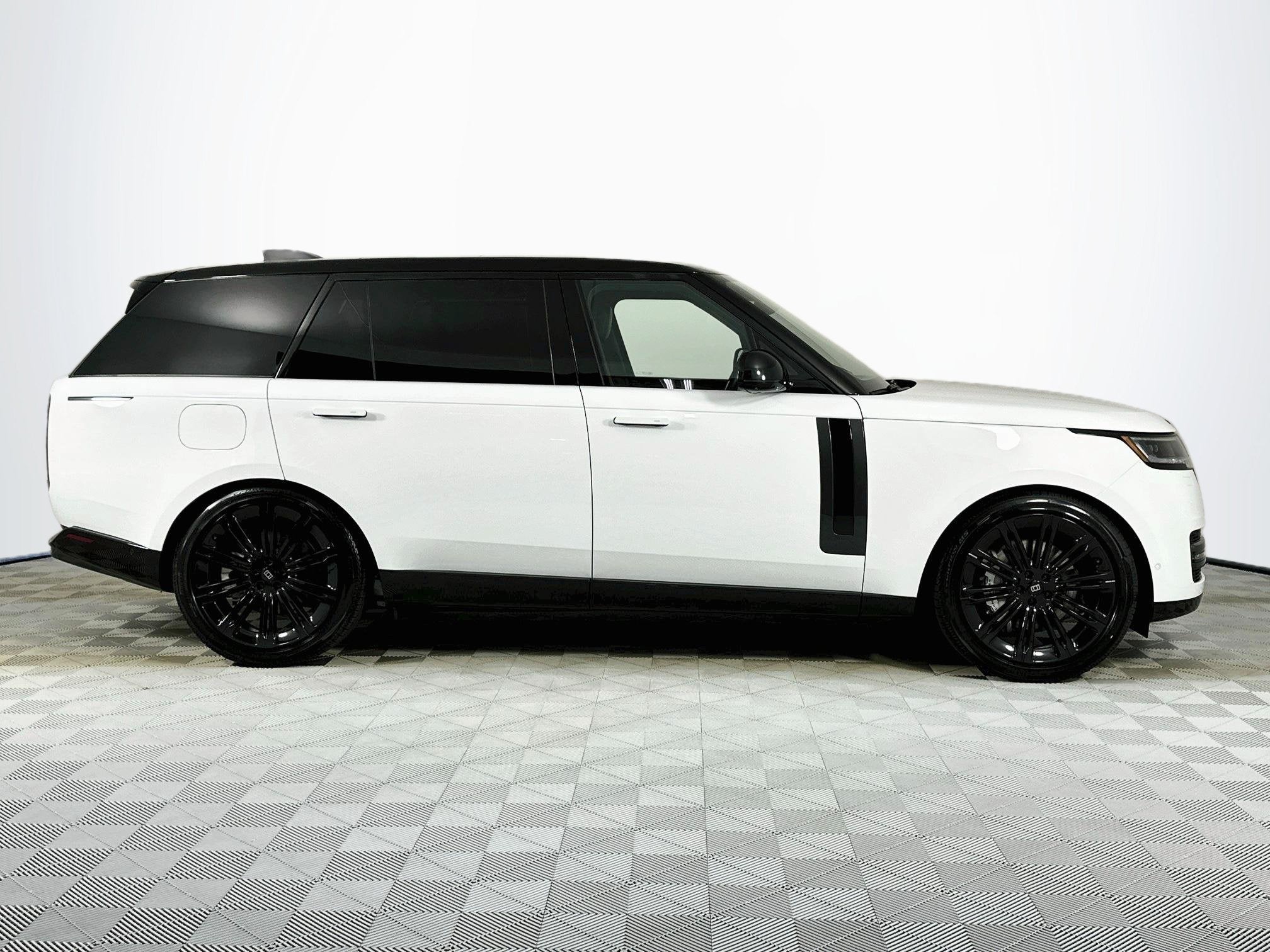2027 Land Rover Range Rover SE LWB