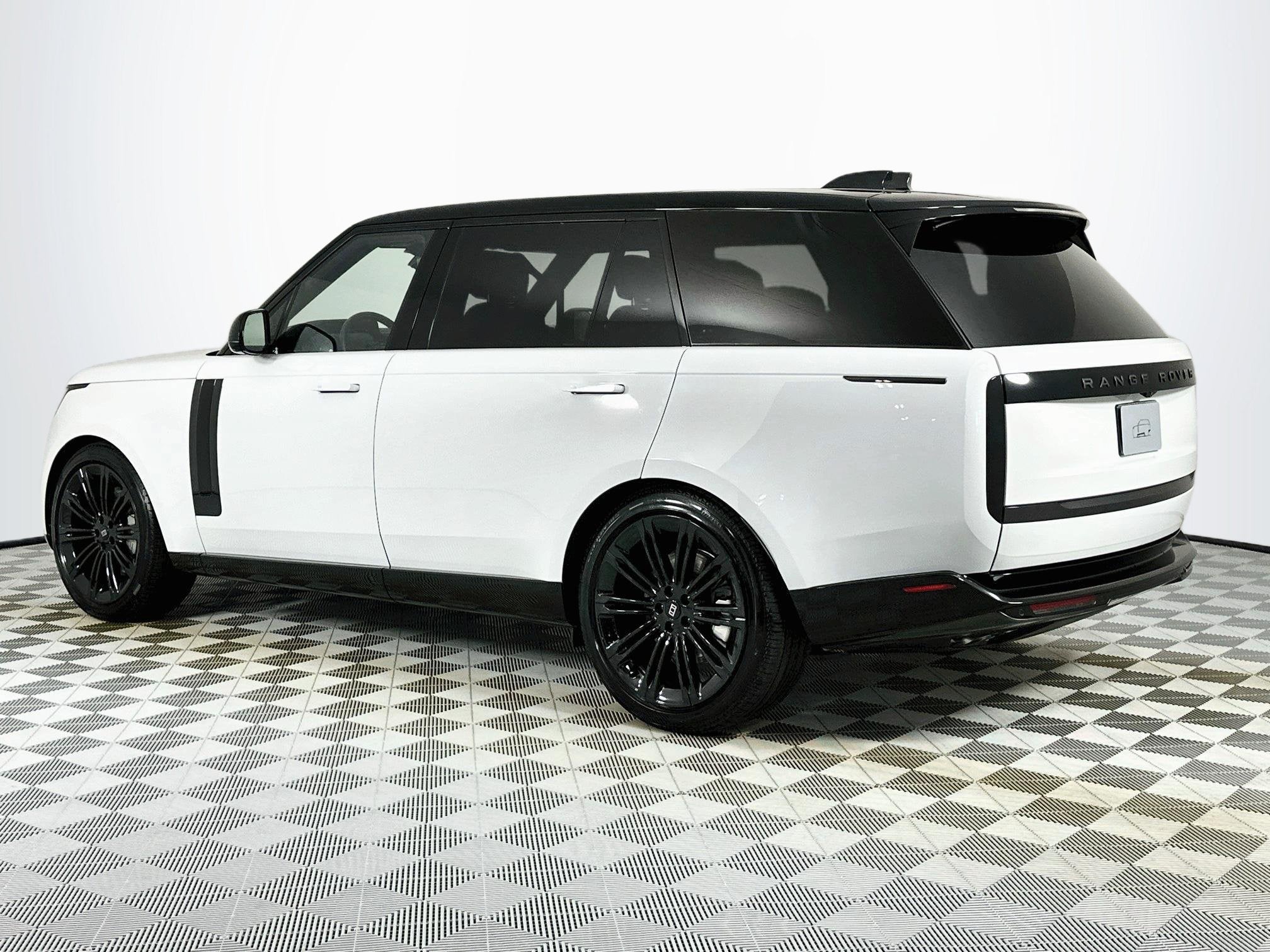 2027 Land Rover Range Rover SE LWB
