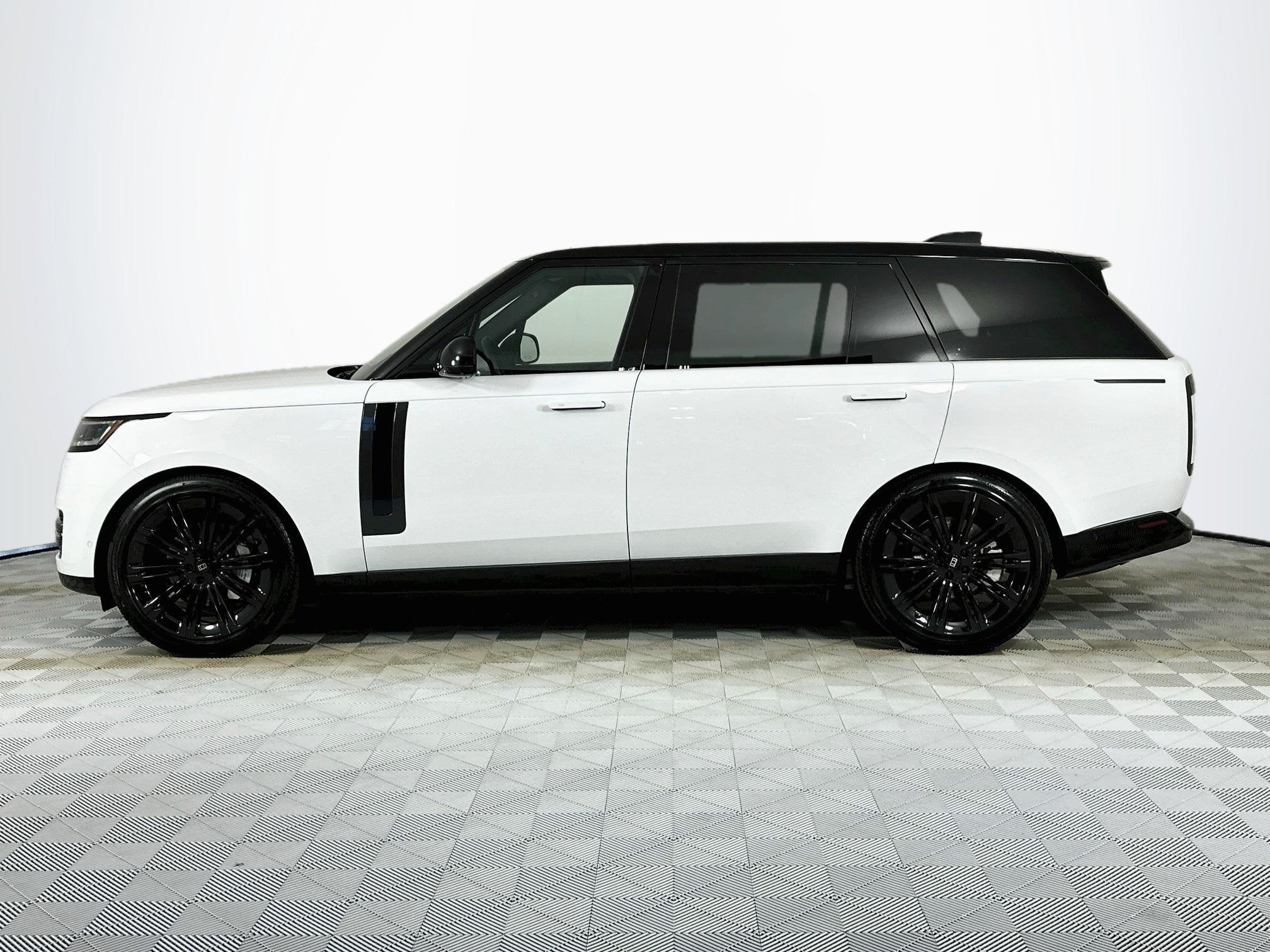 2027 Land Rover Range Rover SE LWB