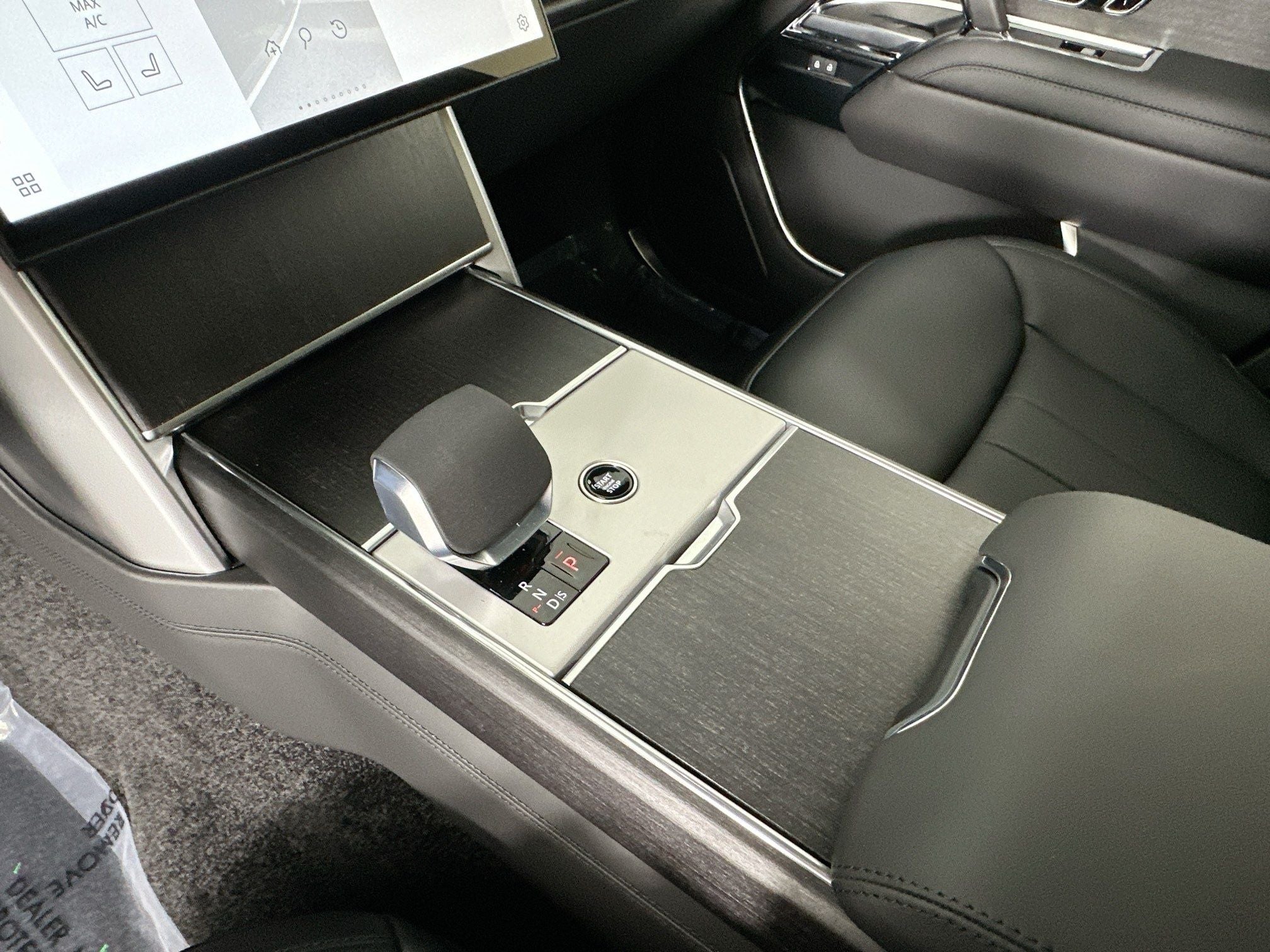 2026 Land Rover Range Rover SE LWB
