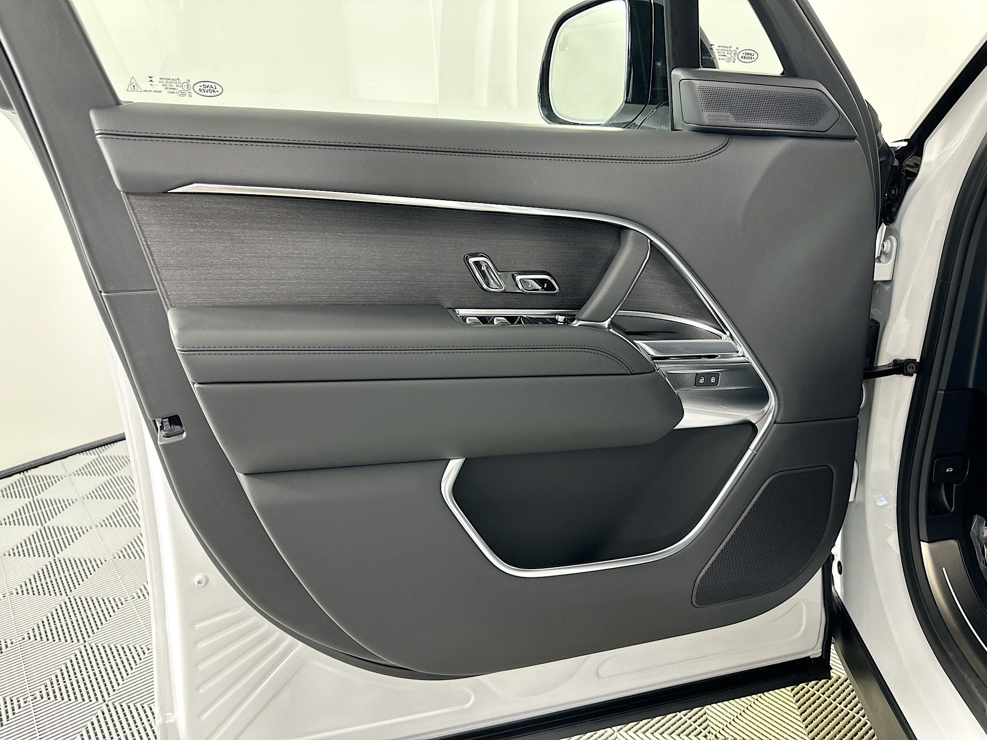 2026 Land Rover Range Rover SE LWB