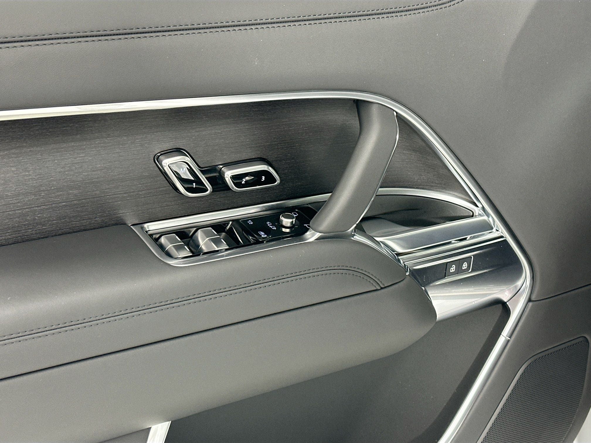 2026 Land Rover Range Rover SE LWB