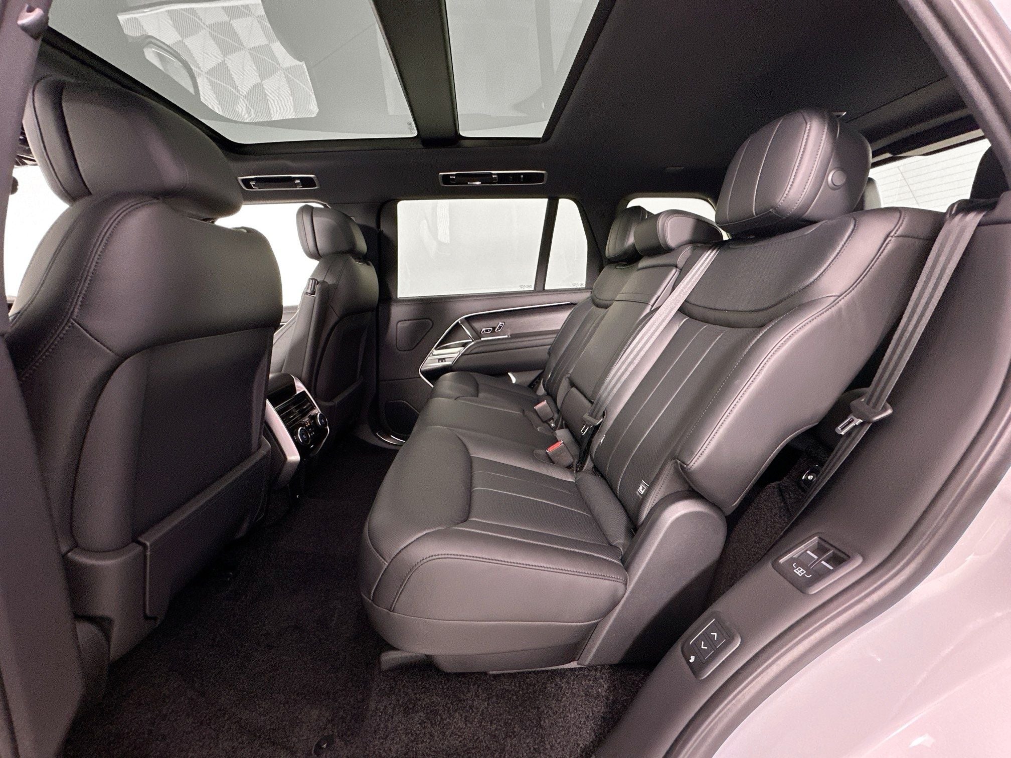 2026 Land Rover Range Rover SE LWB