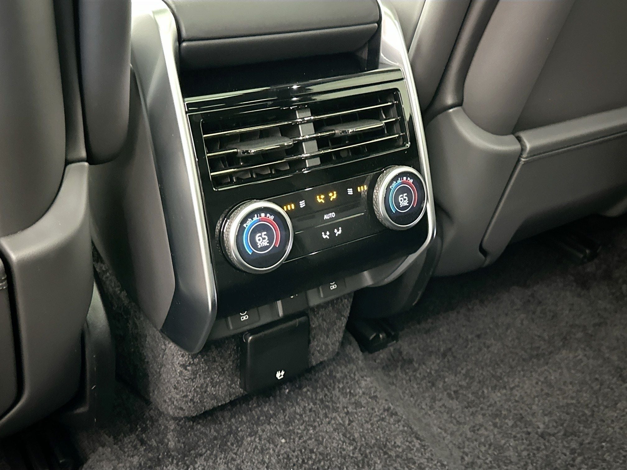 2026 Land Rover Range Rover SE LWB