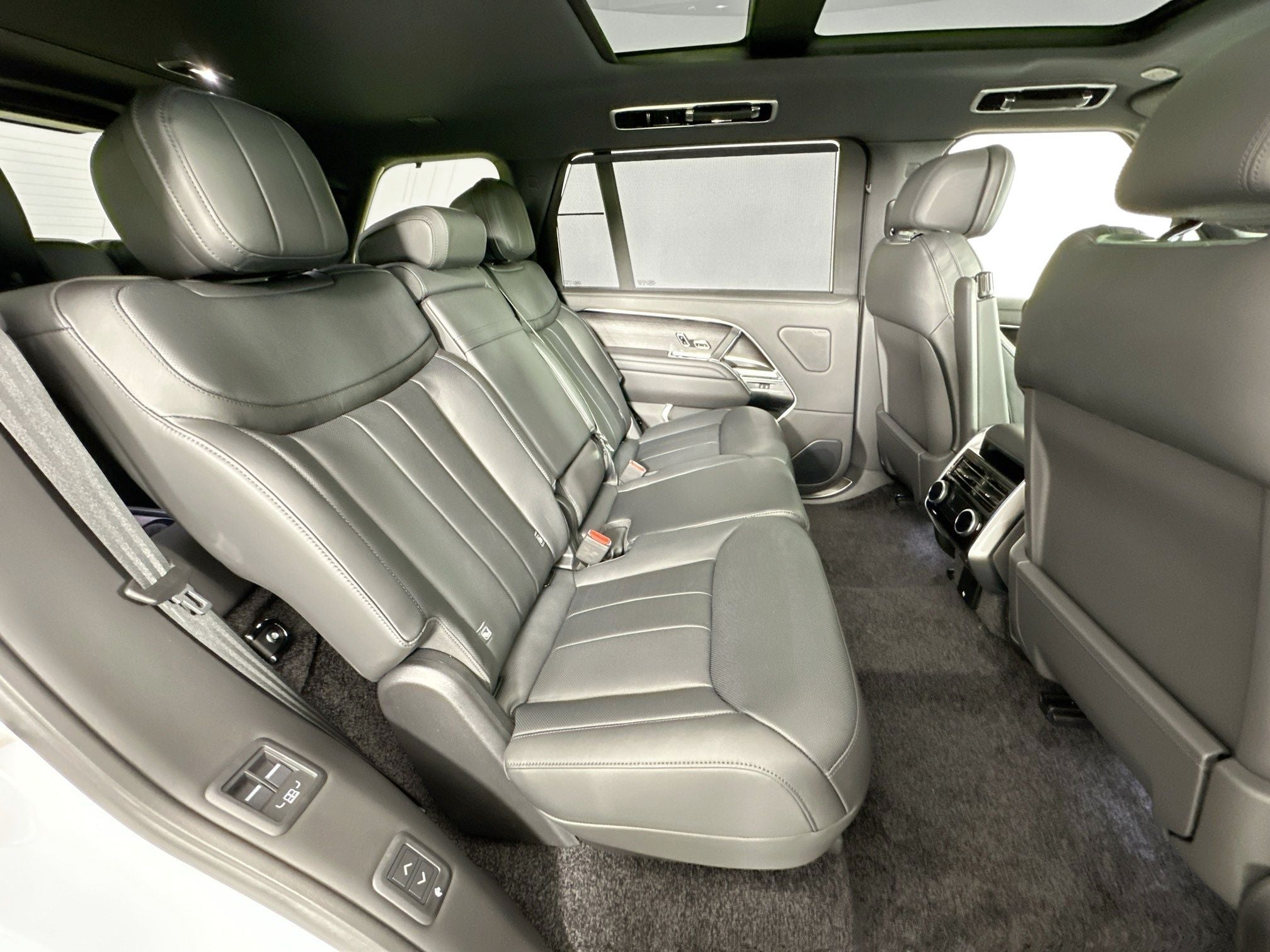 2026 Land Rover Range Rover SE LWB