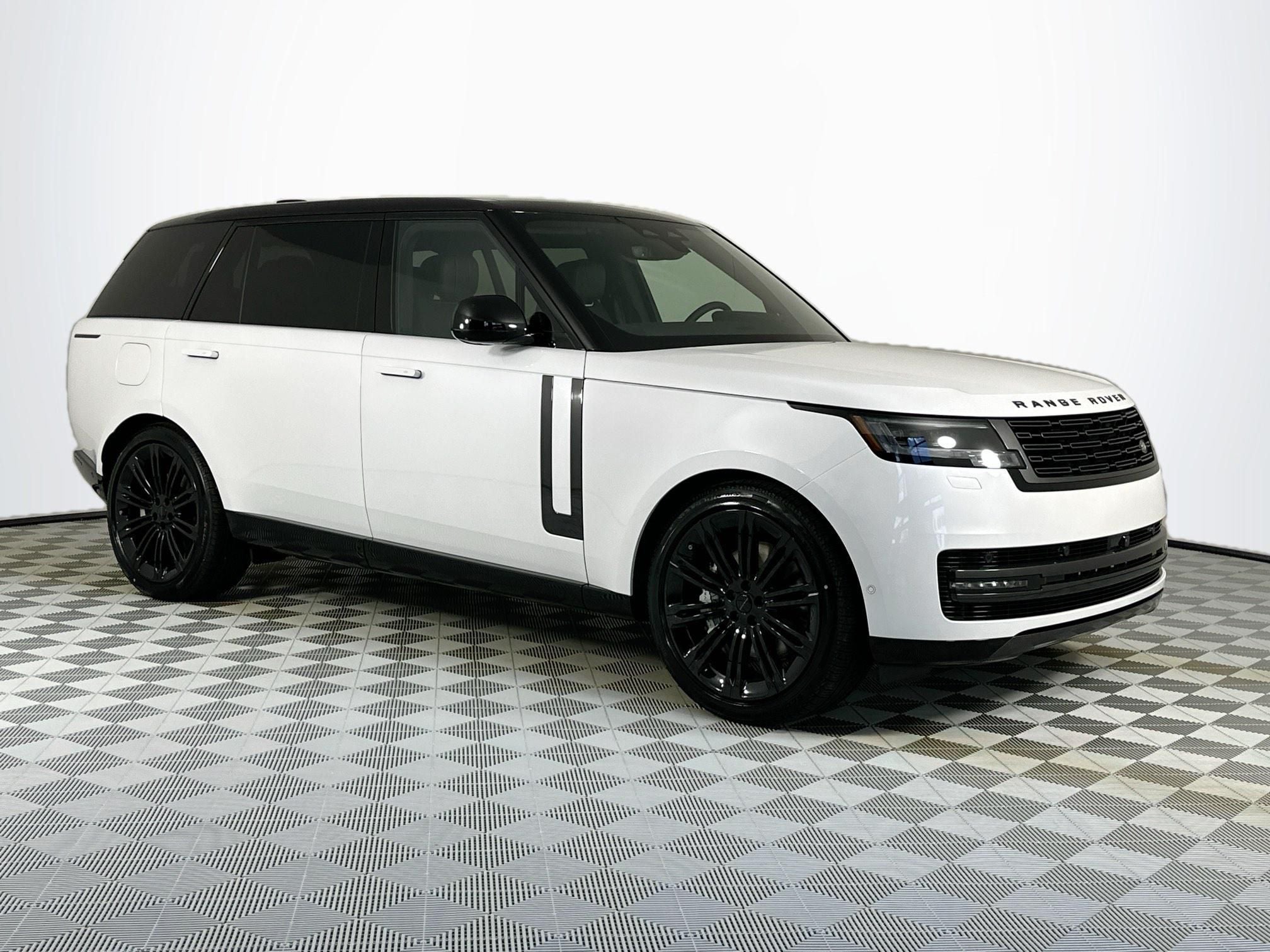 2026 Land Rover Range Rover SE LWB