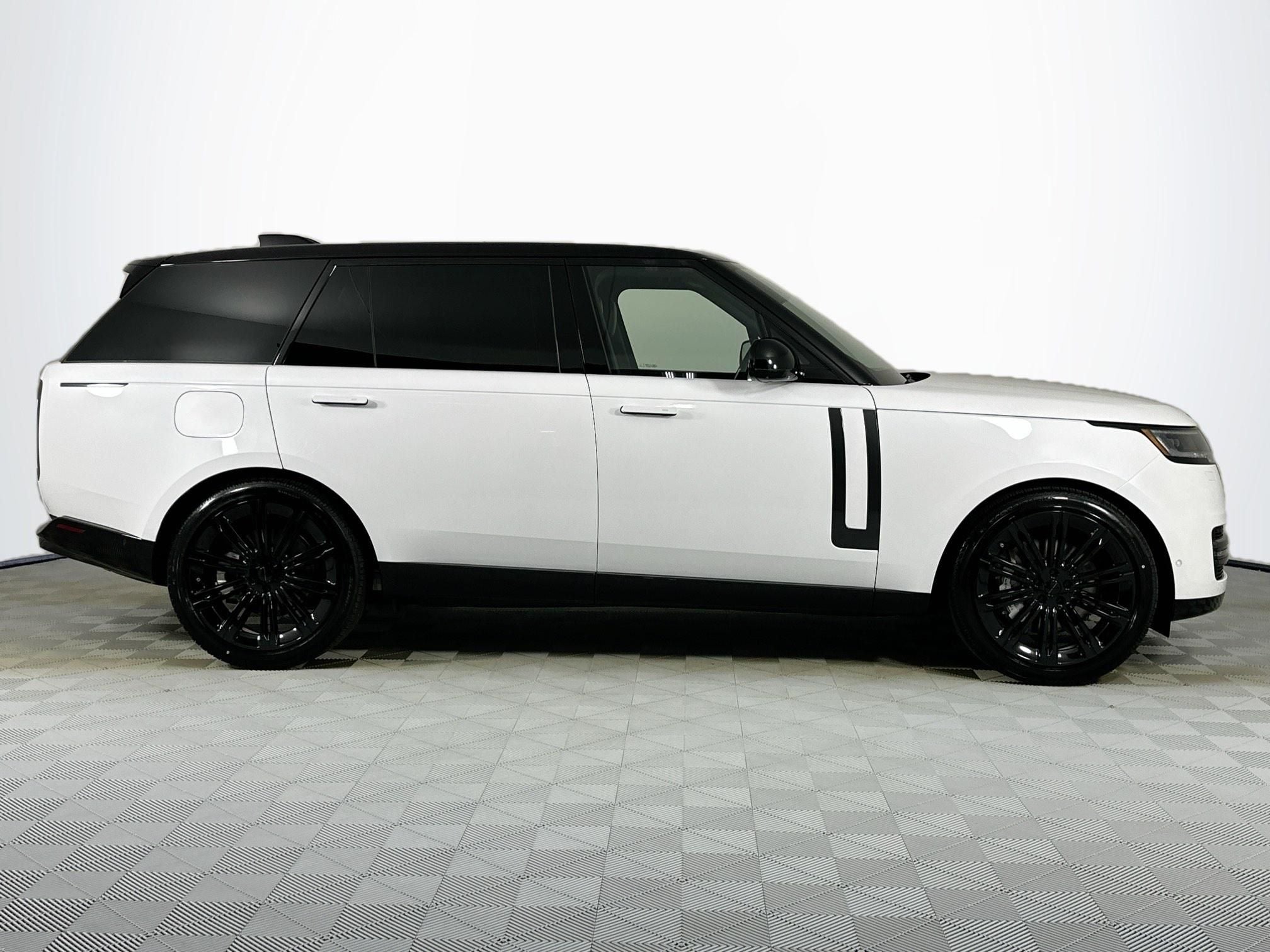 2026 Land Rover Range Rover SE LWB
