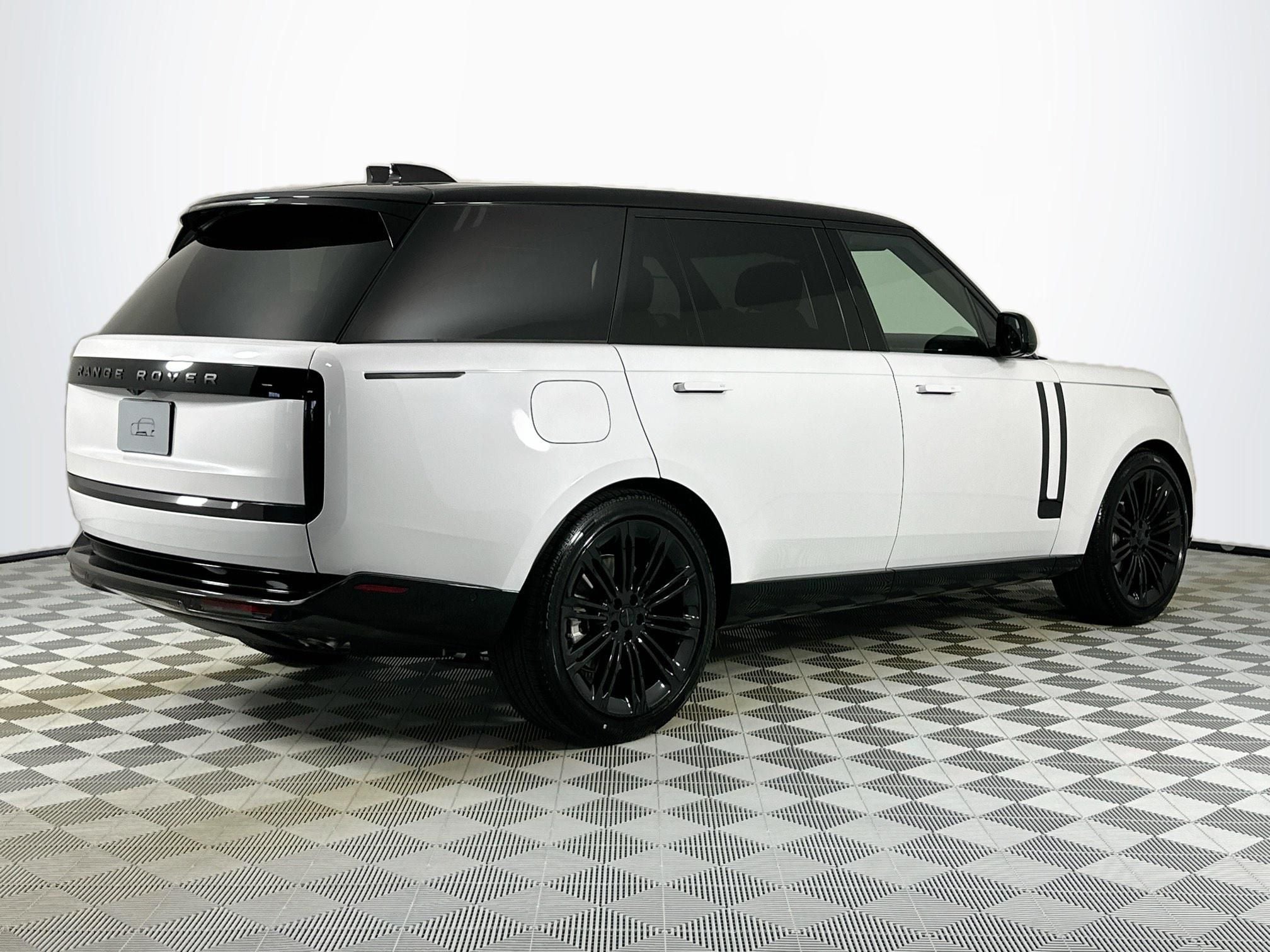 2026 Land Rover Range Rover SE LWB