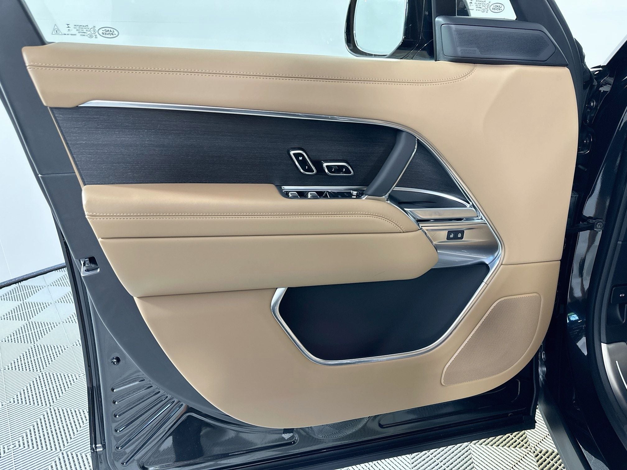 2026 Land Rover Range Rover SE LWB
