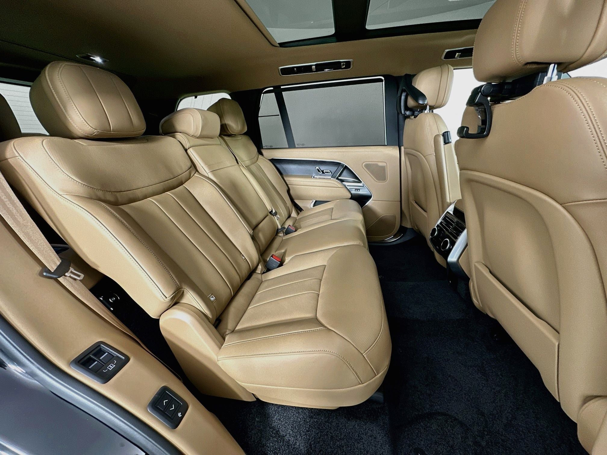 2026 Land Rover Range Rover SE LWB