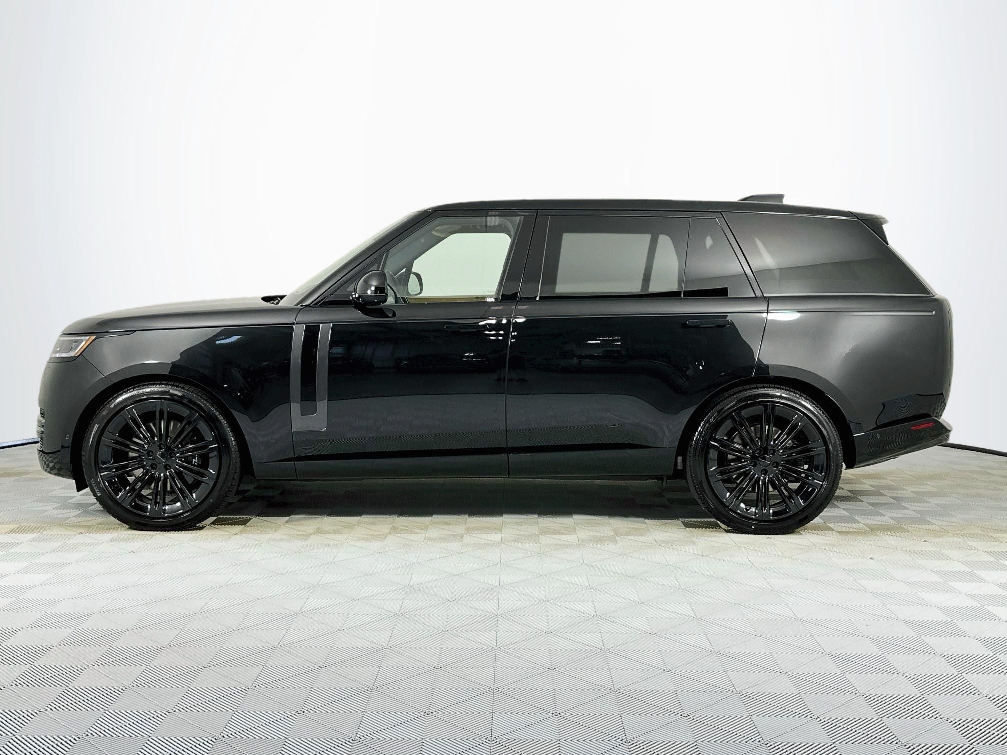 2026 Land Rover Range Rover SE LWB