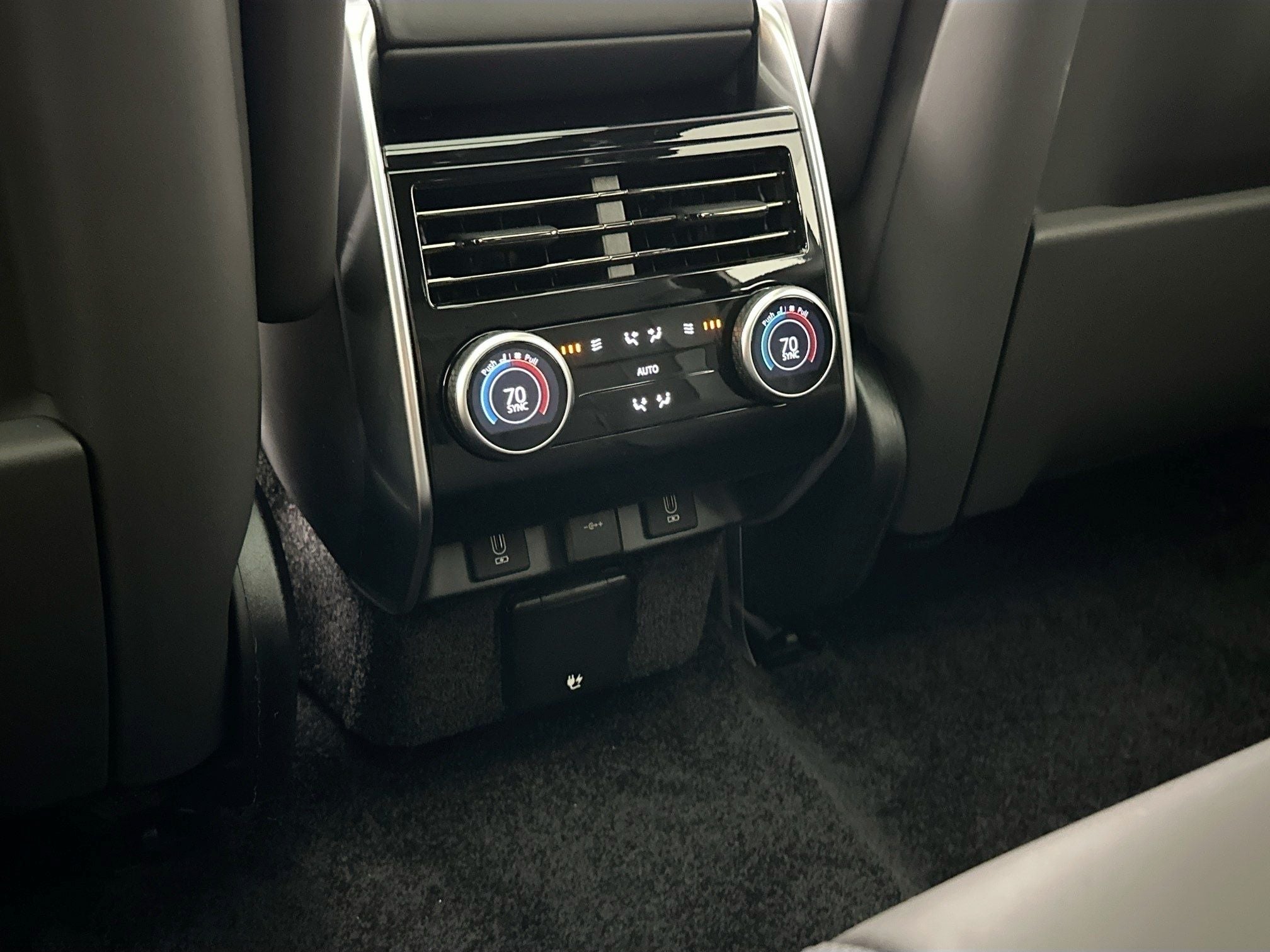 2026 Land Rover Range Rover SE LWB