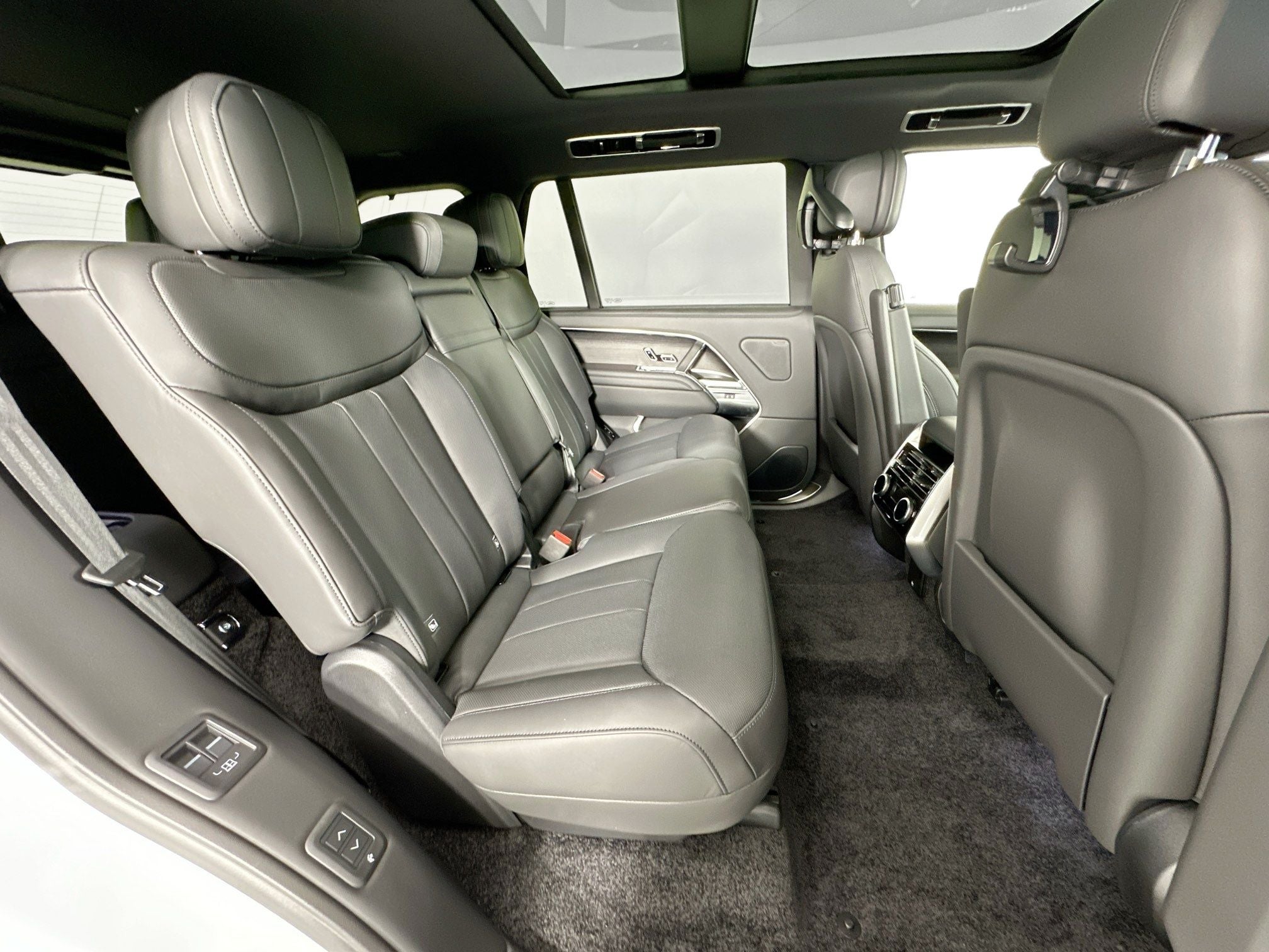 2026 Land Rover Range Rover SE LWB