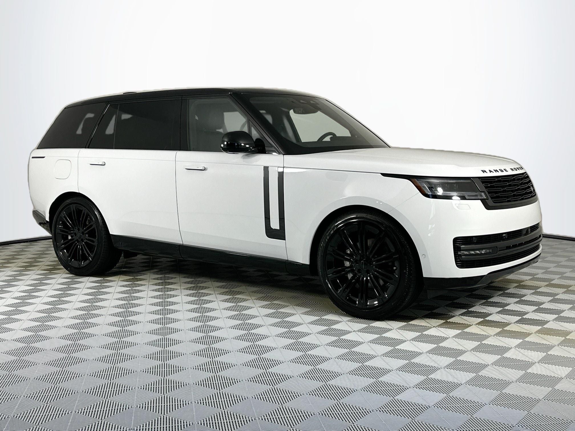 2026 Land Rover Range Rover SE LWB