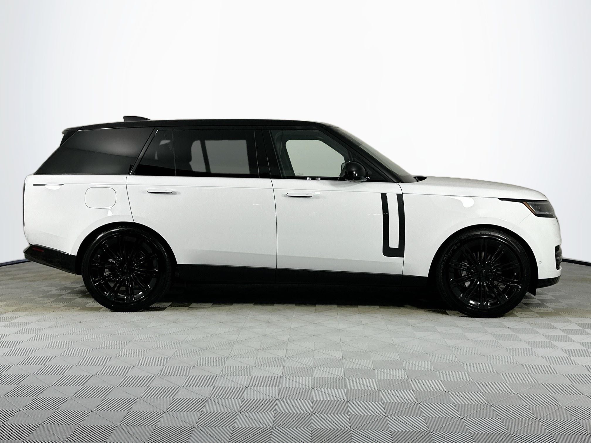 2026 Land Rover Range Rover SE LWB