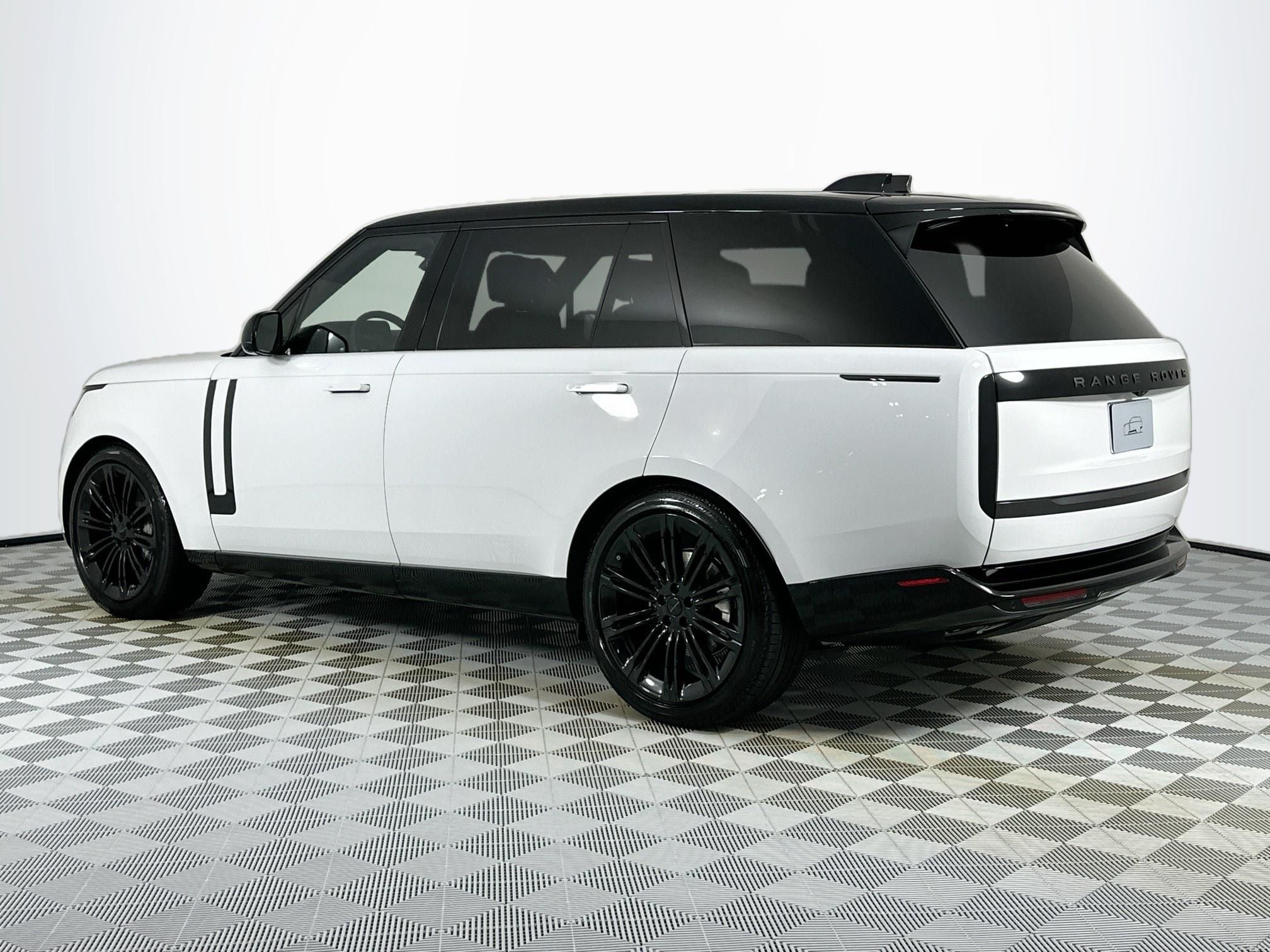 2026 Land Rover Range Rover SE LWB