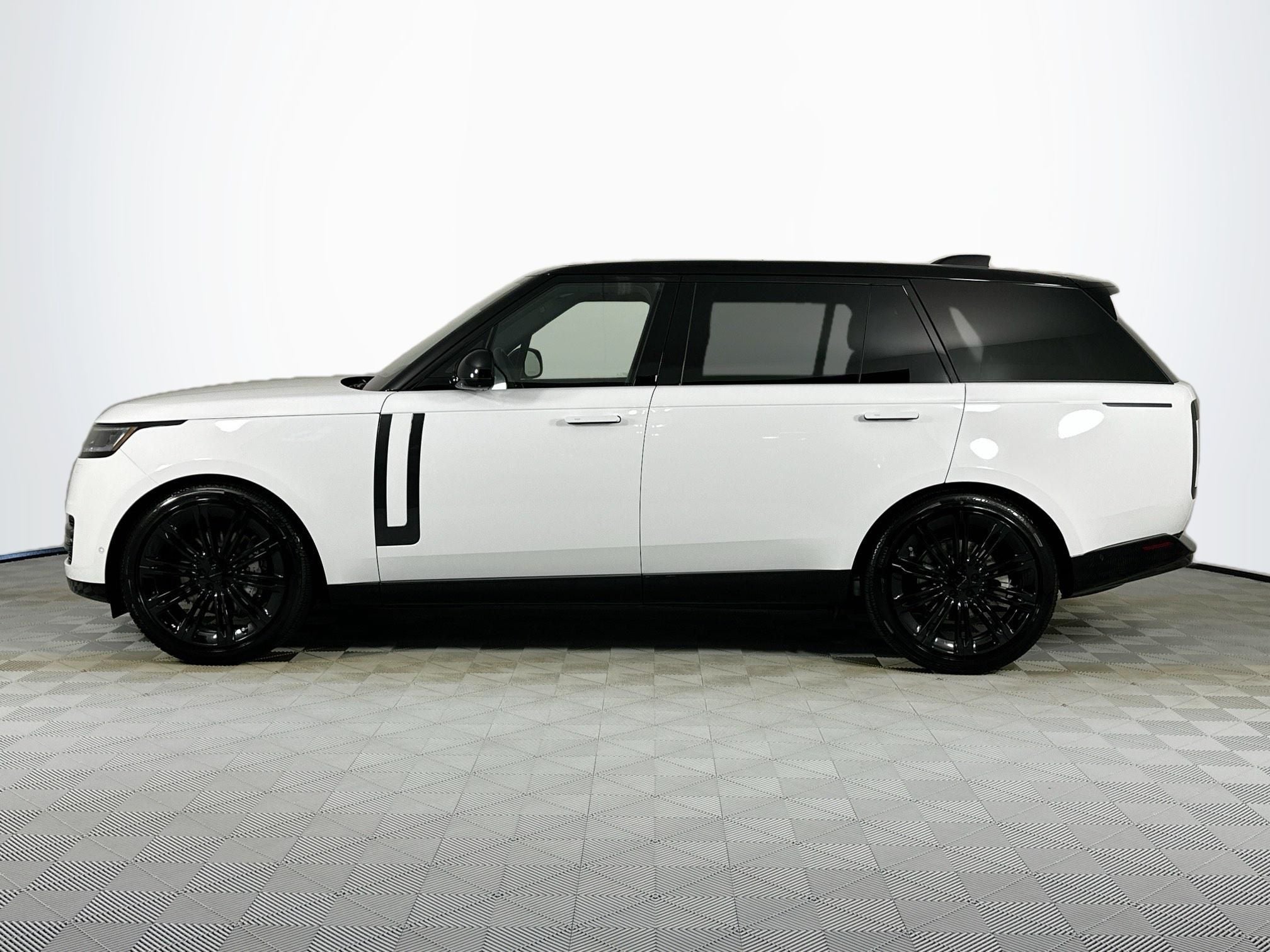 2026 Land Rover Range Rover SE LWB