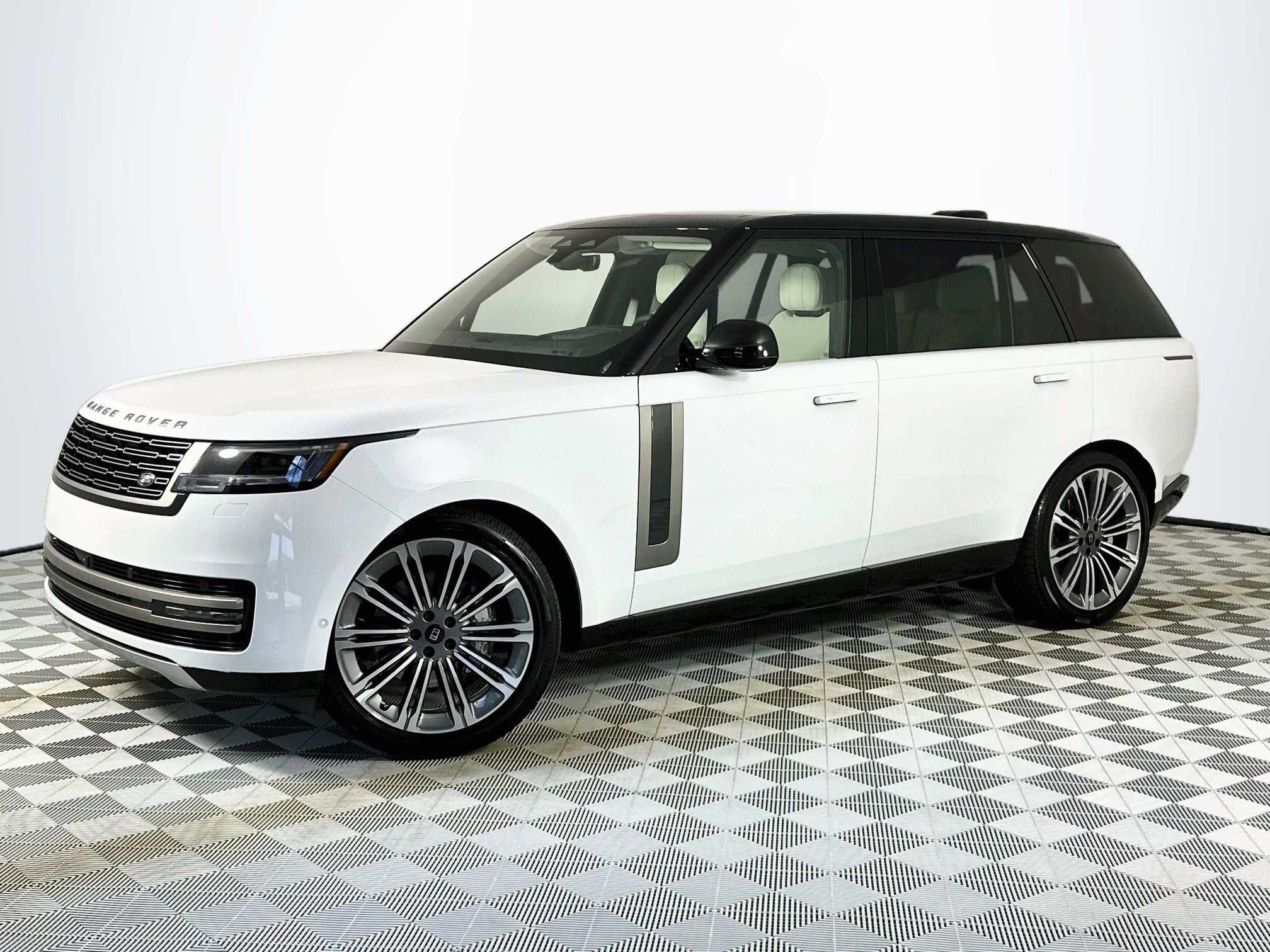 2027 Land Rover Range Rover SE LWB