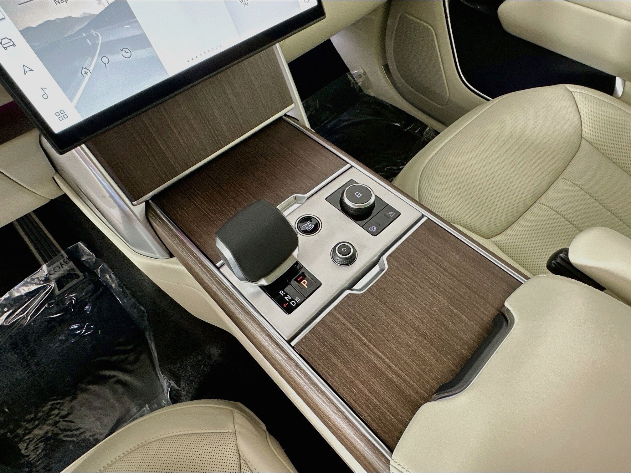 2027 Land Rover Range Rover SE LWB