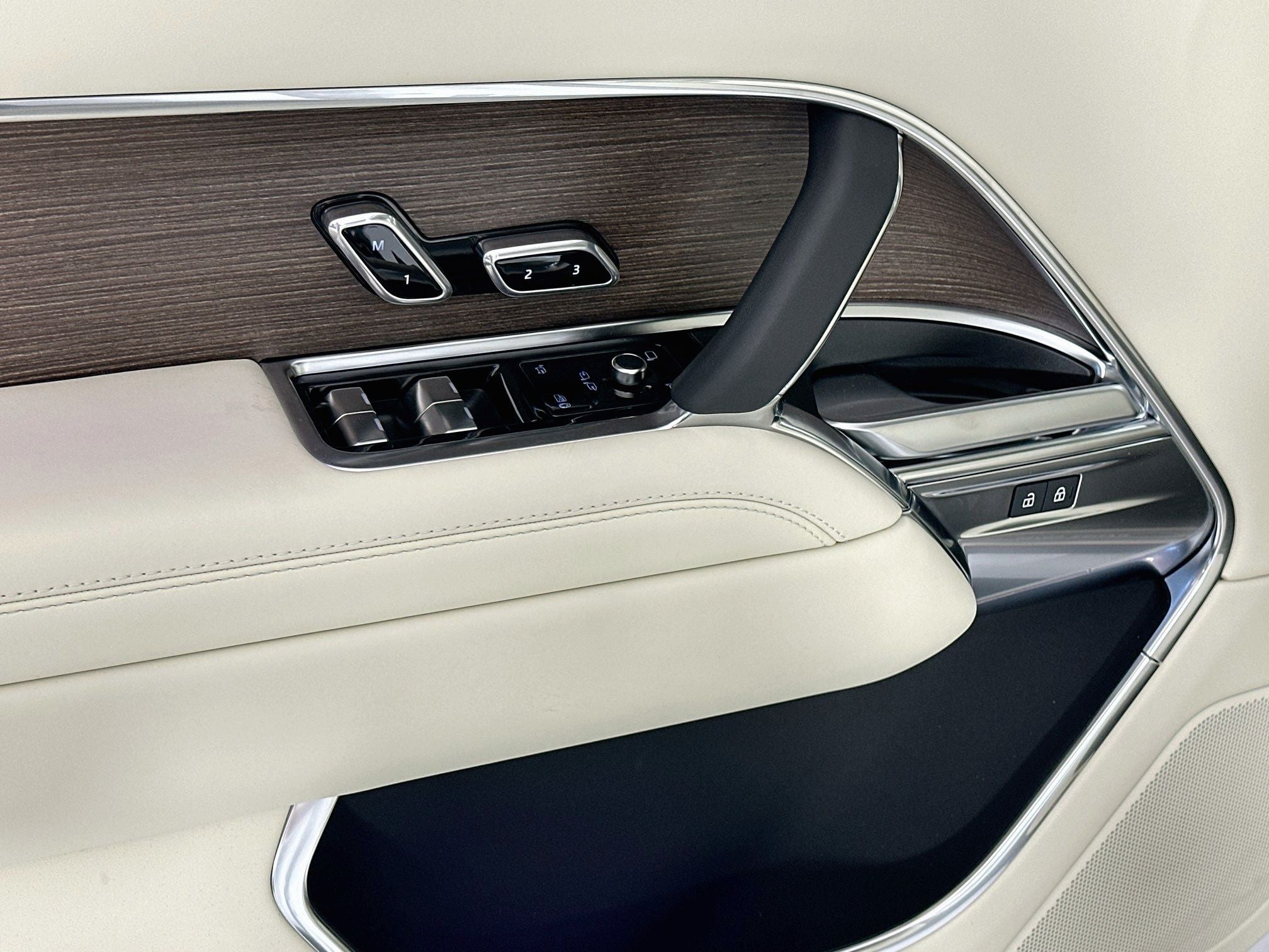 2027 Land Rover Range Rover SE LWB