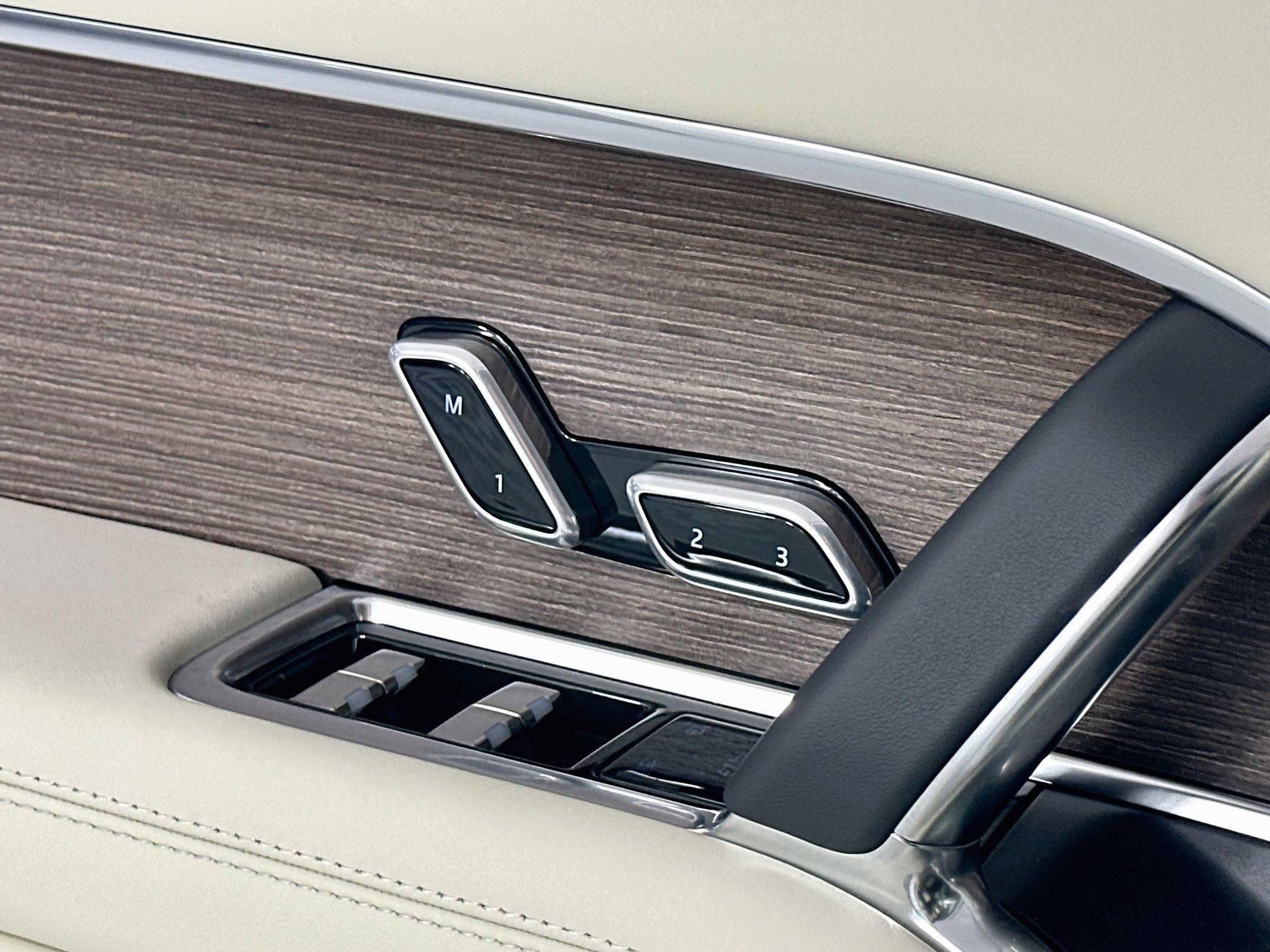 2027 Land Rover Range Rover SE LWB