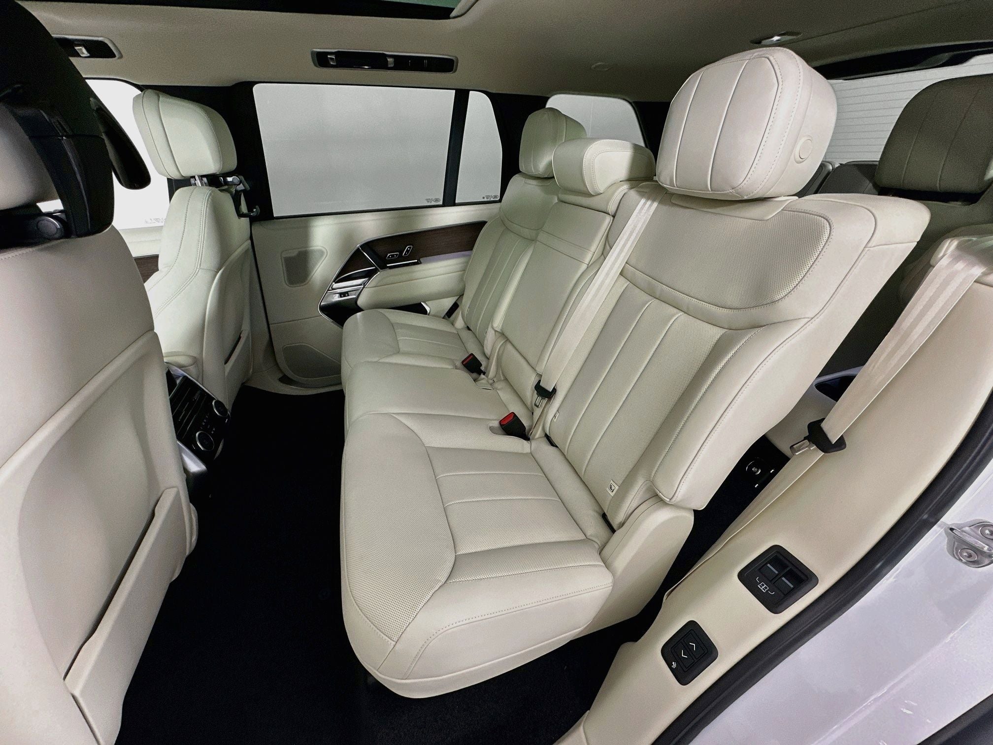 2027 Land Rover Range Rover SE LWB