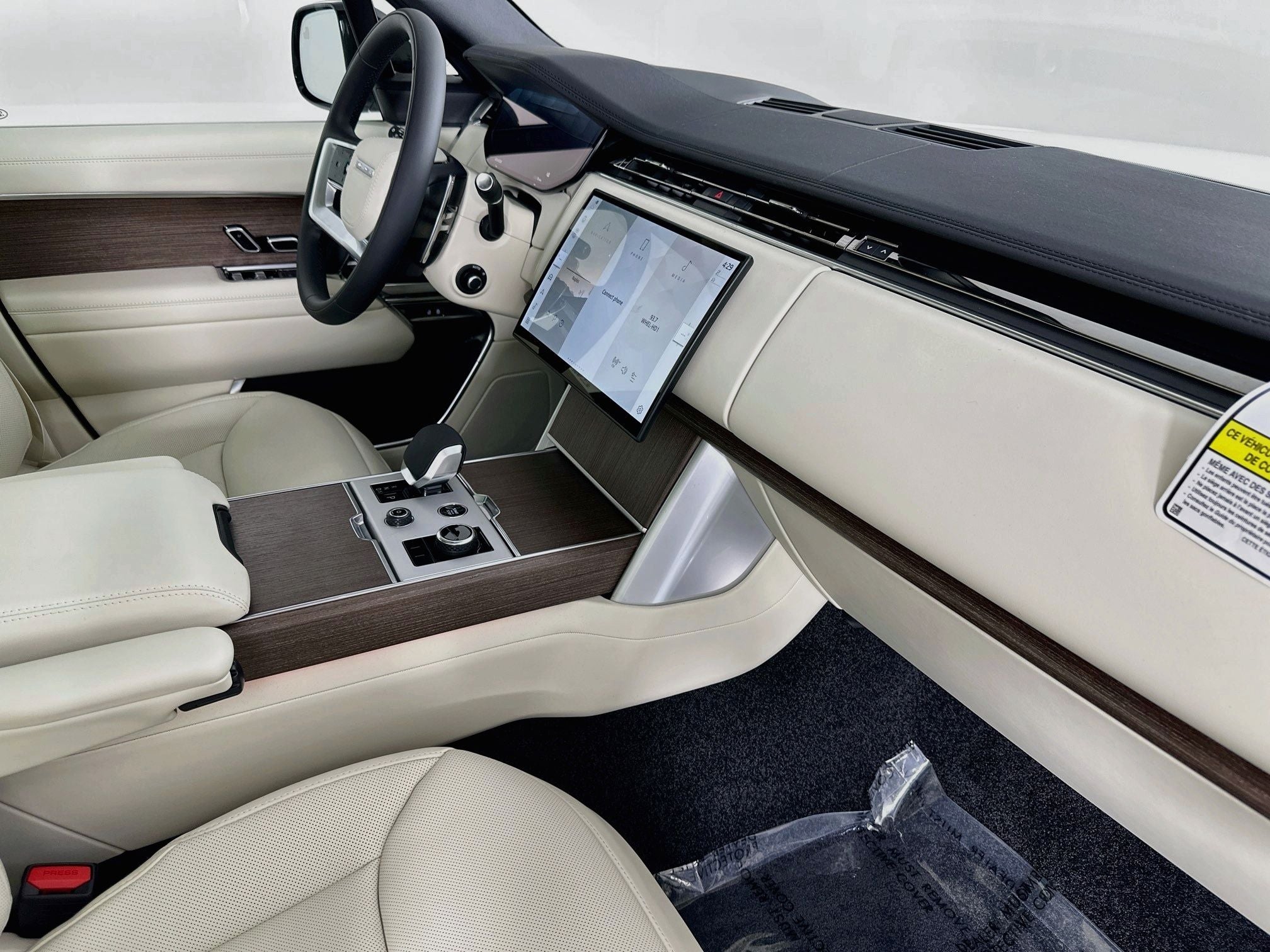 2027 Land Rover Range Rover SE LWB