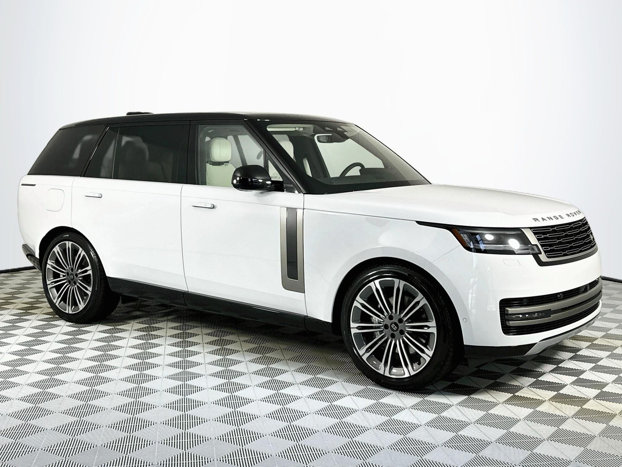 2027 Land Rover Range Rover SE LWB