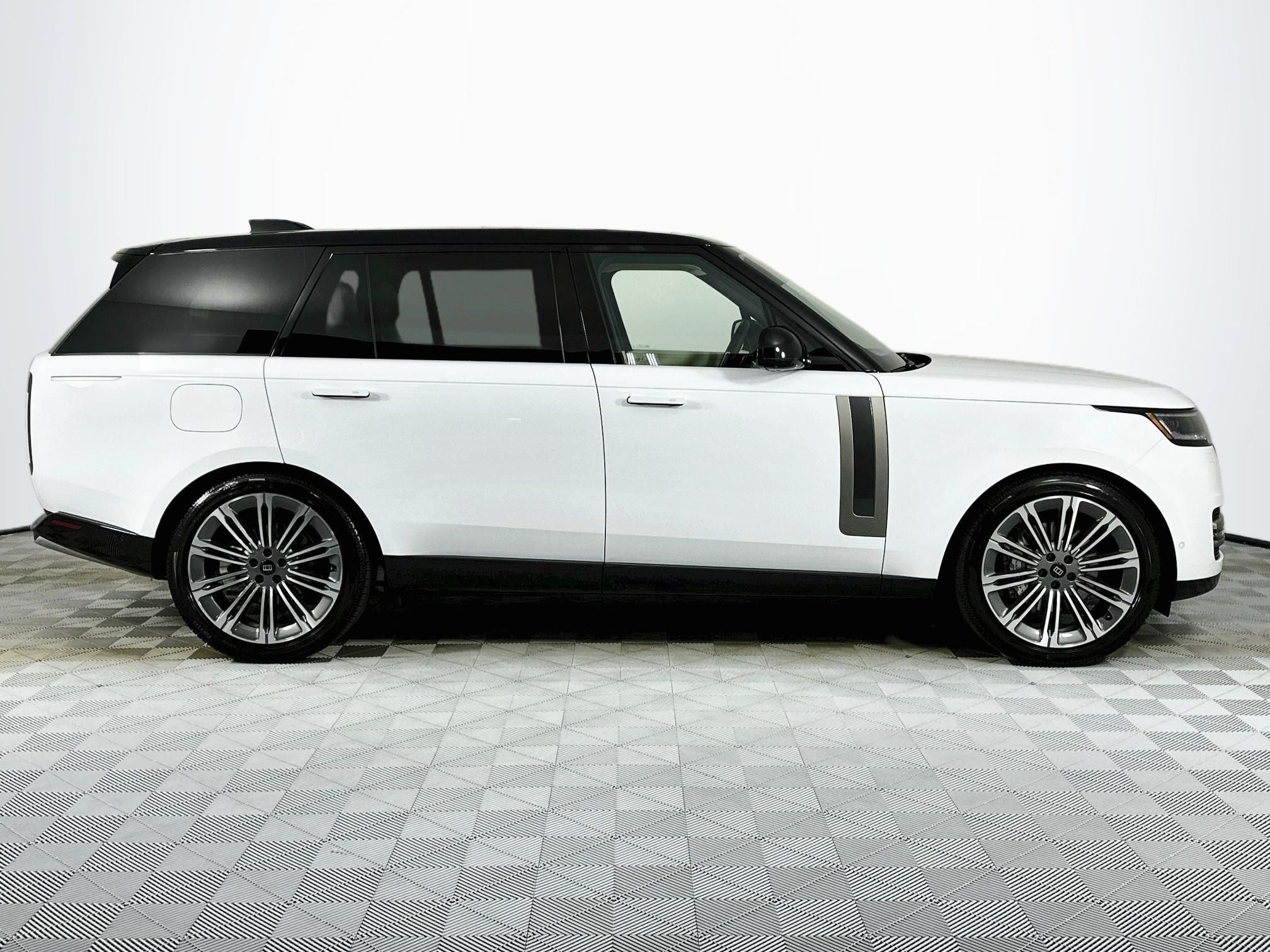 2027 Land Rover Range Rover SE LWB