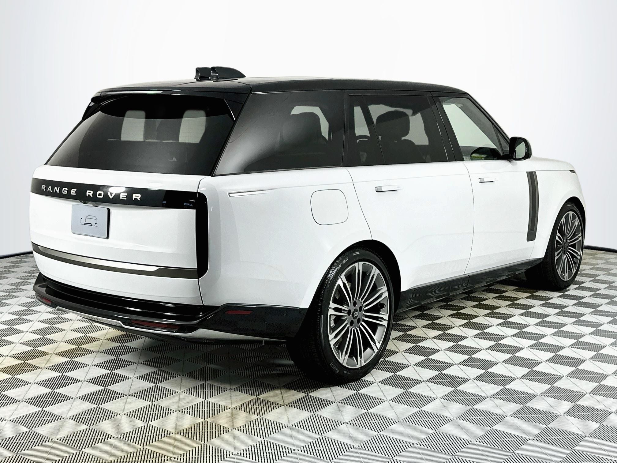 2027 Land Rover Range Rover SE LWB