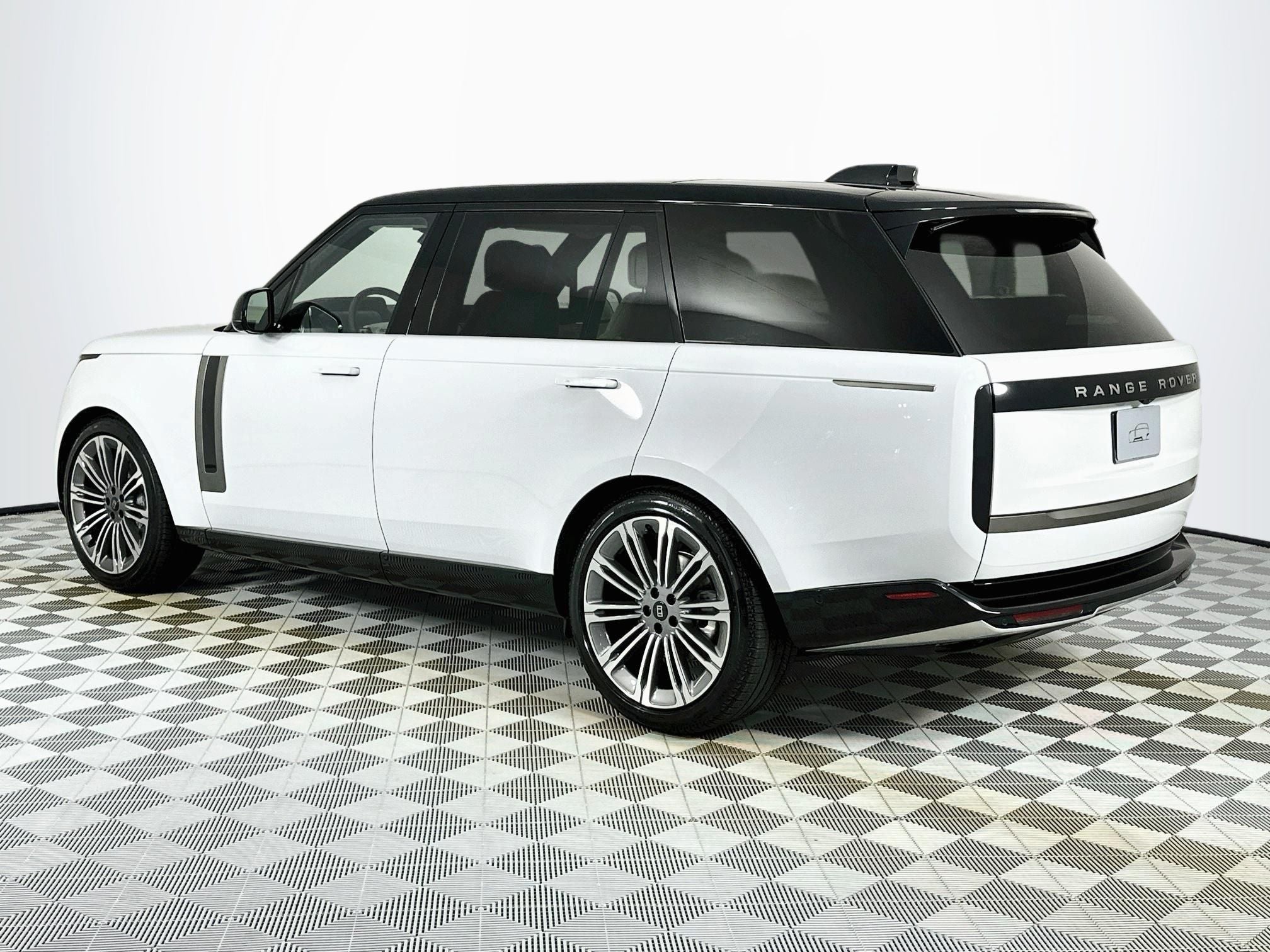 2027 Land Rover Range Rover SE LWB