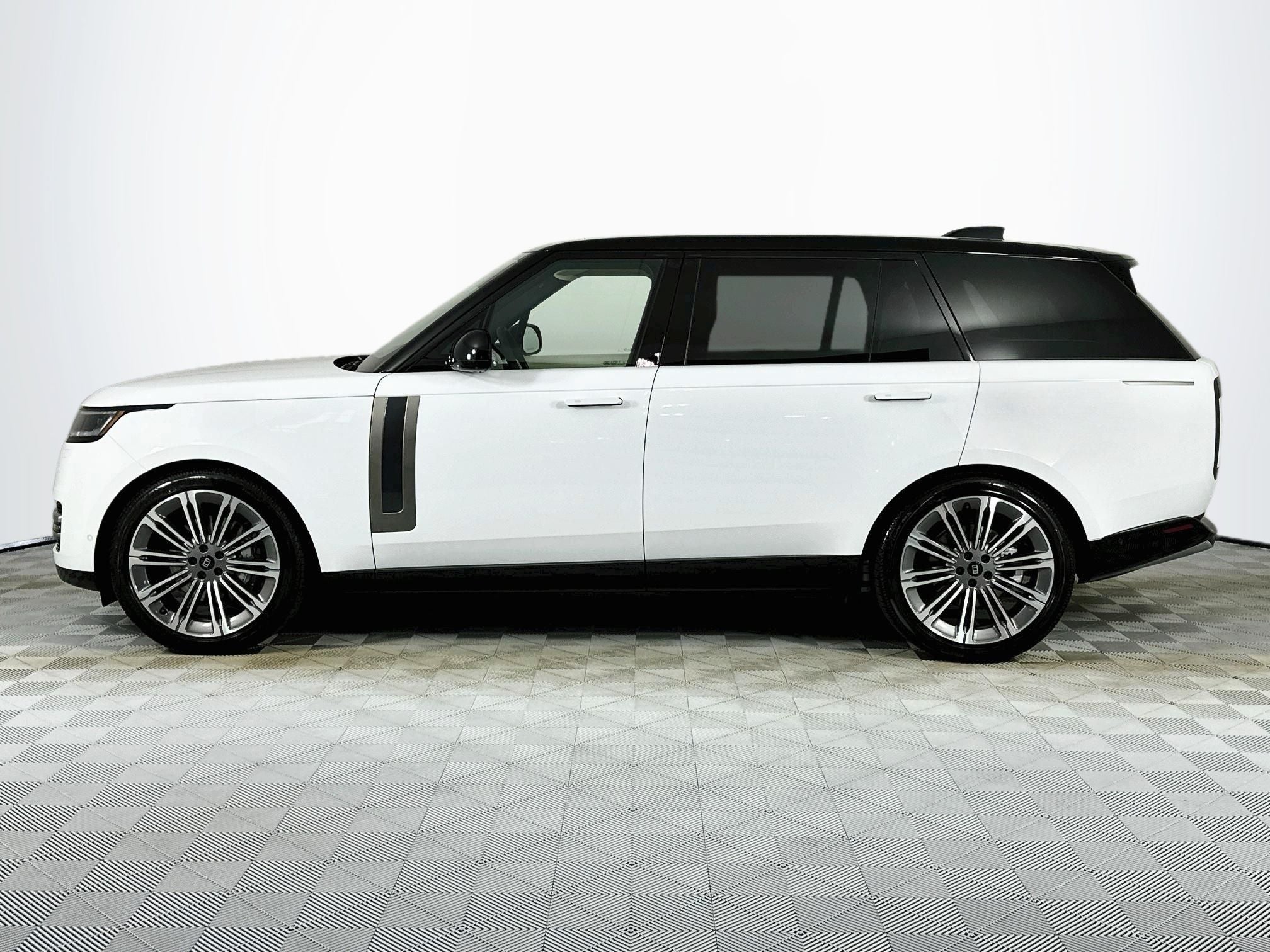 2027 Land Rover Range Rover SE LWB