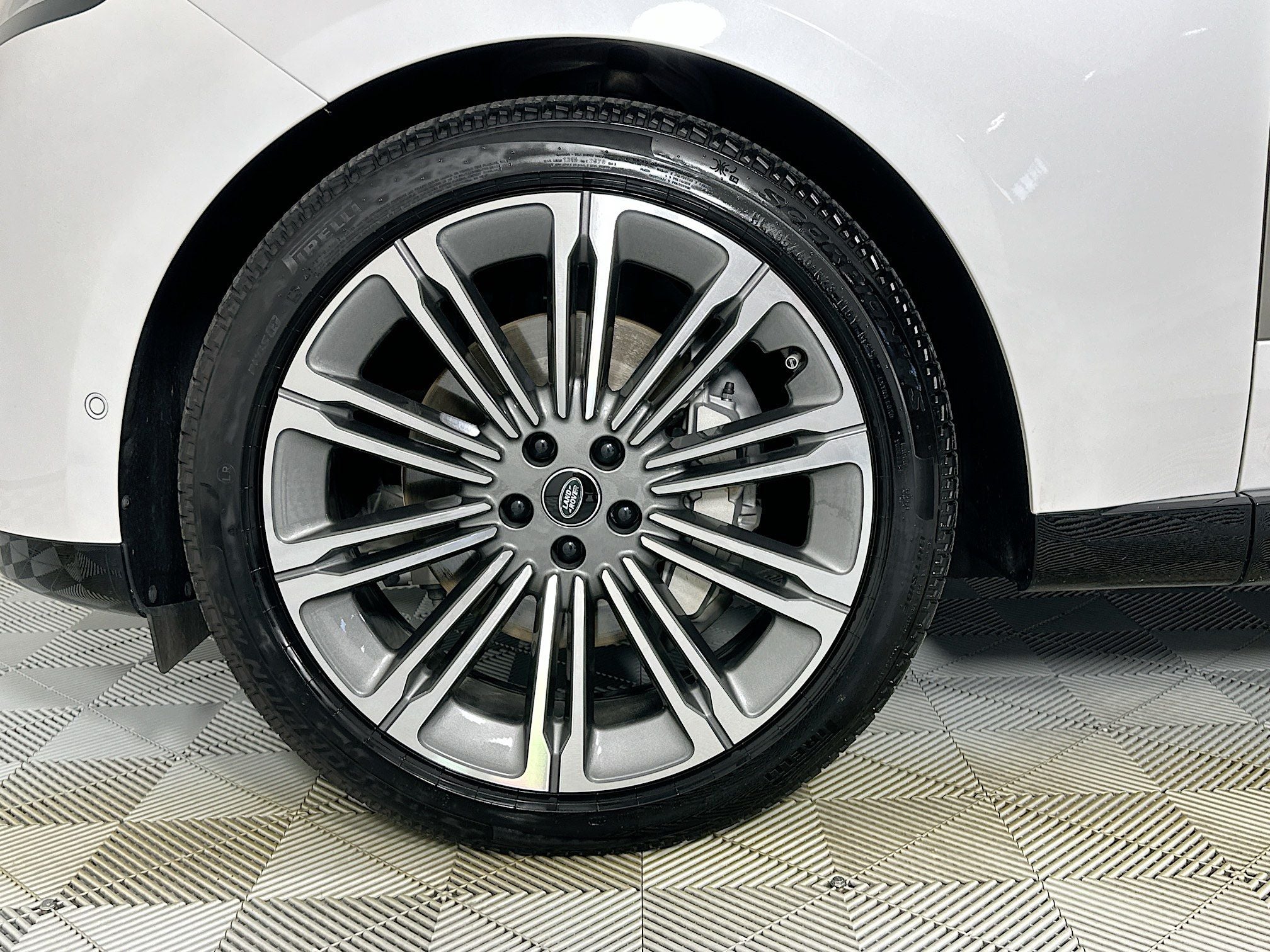 2025 Land Rover Range Rover SE LWB