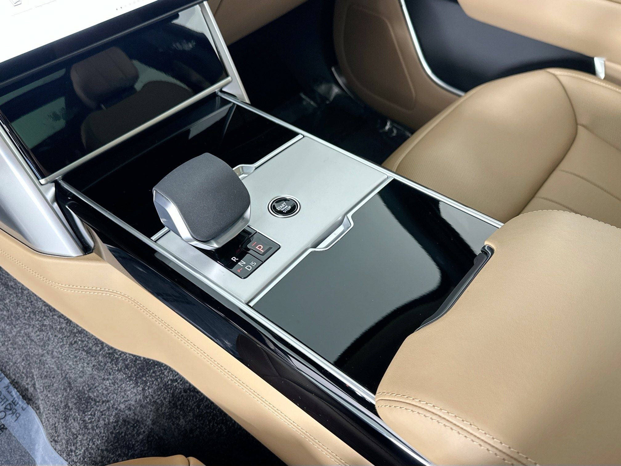 2026 Land Rover Range Rover SE LWB