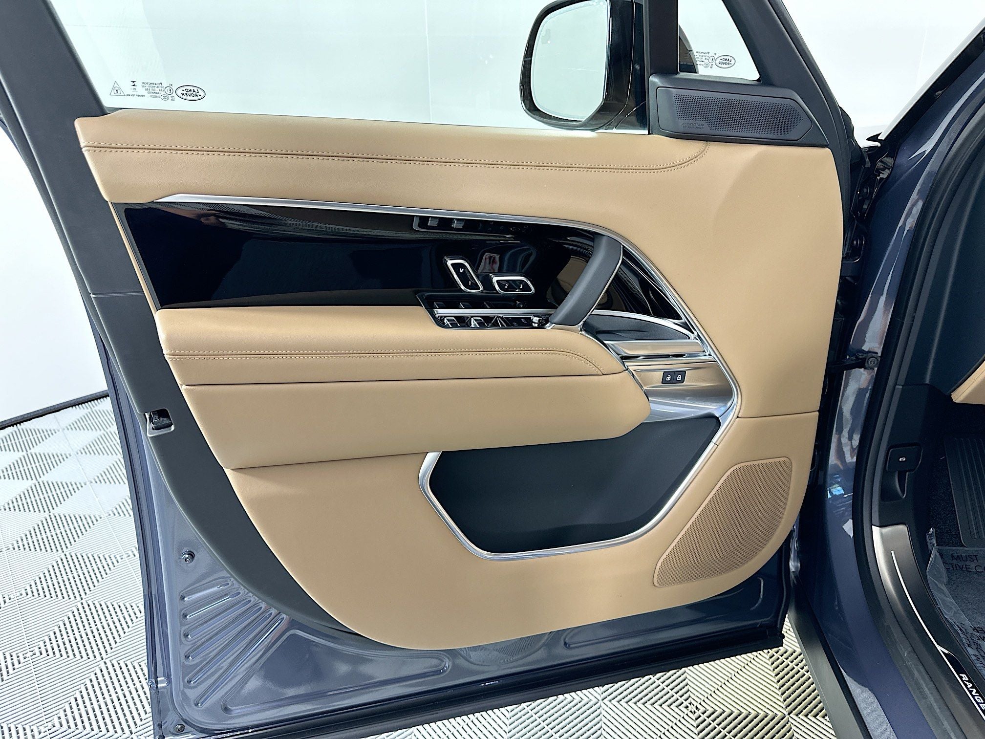 2026 Land Rover Range Rover SE LWB