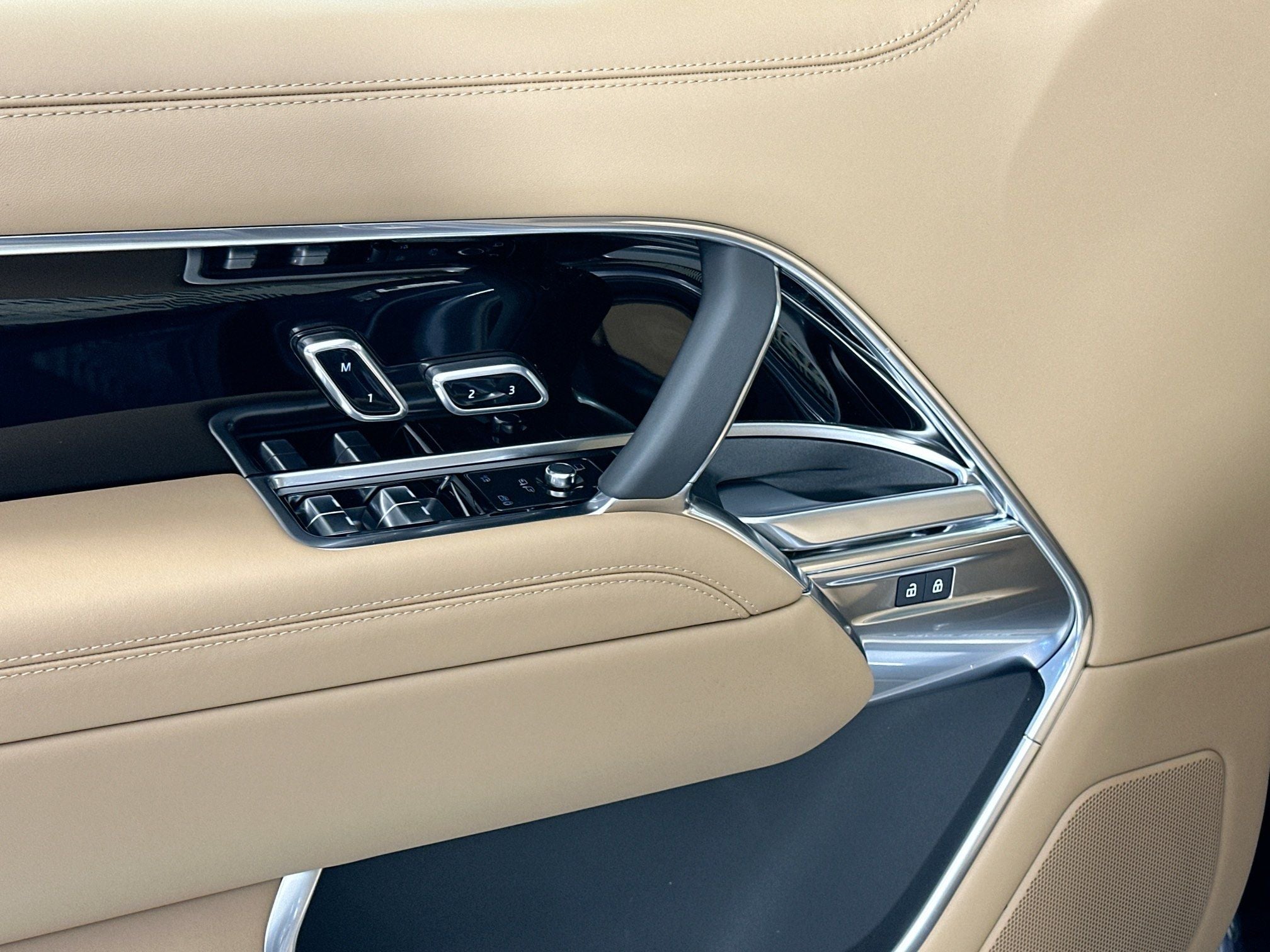 2026 Land Rover Range Rover SE LWB