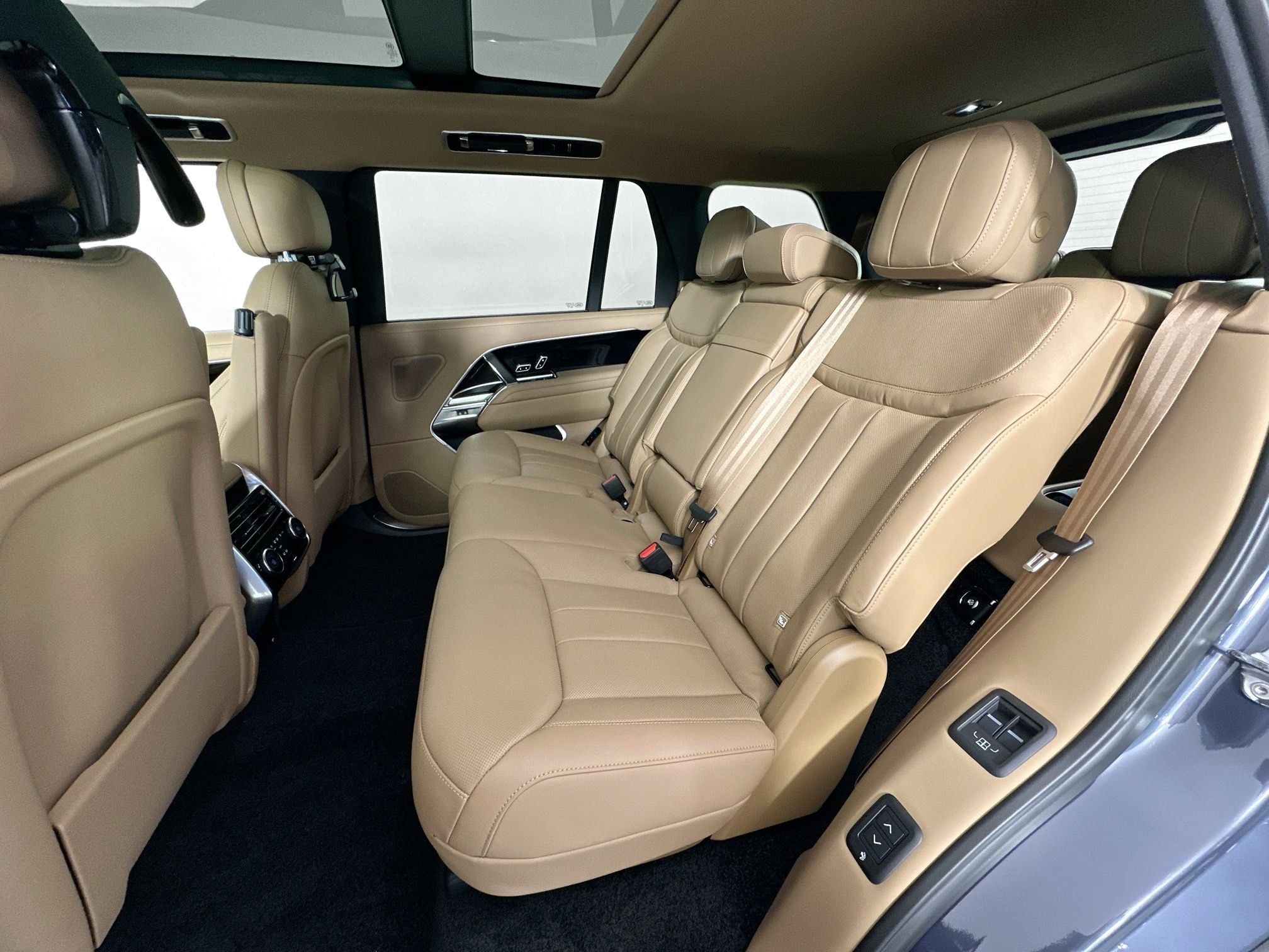 2026 Land Rover Range Rover SE LWB