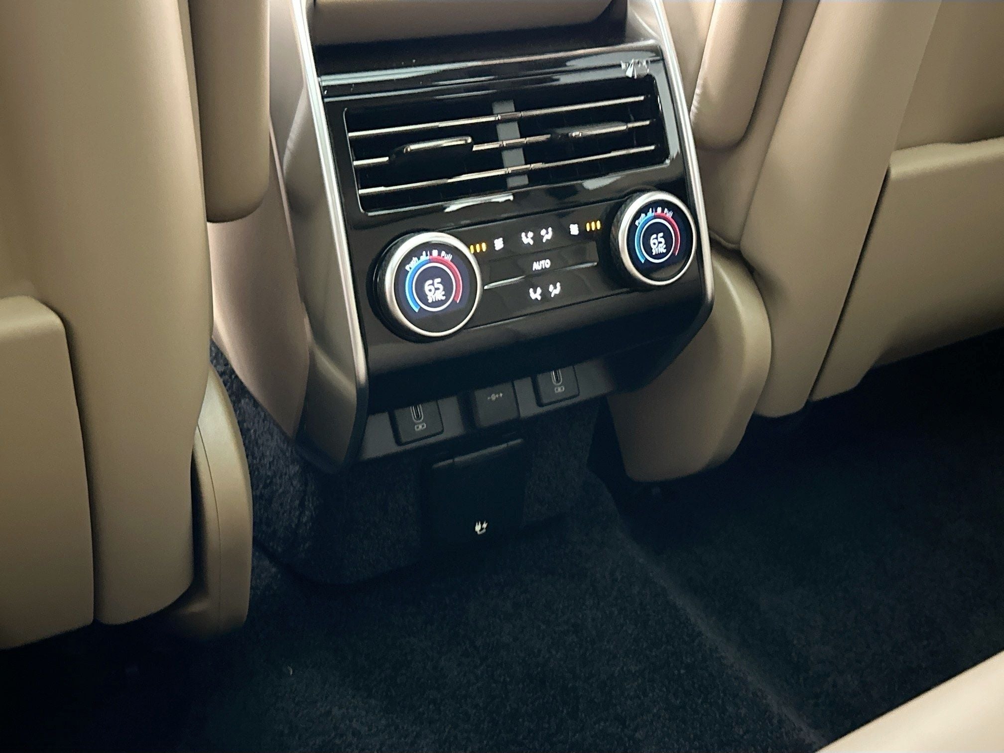 2026 Land Rover Range Rover SE LWB