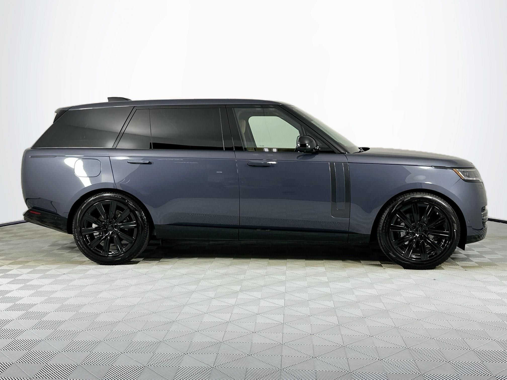 2026 Land Rover Range Rover SE LWB
